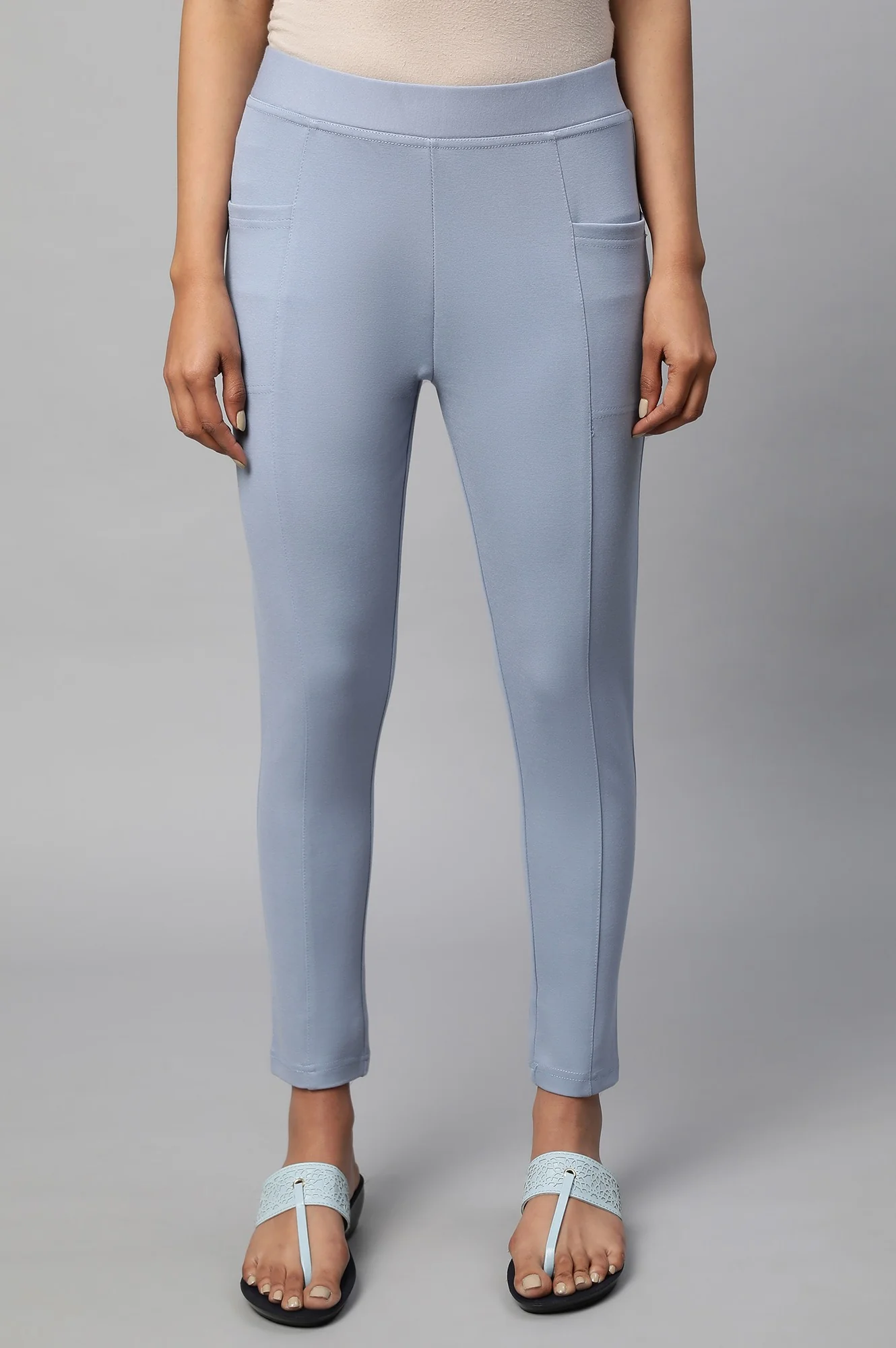 Elleven Women's Light Blue Solid Skinny Fit Yoga Tights With Side Pockets