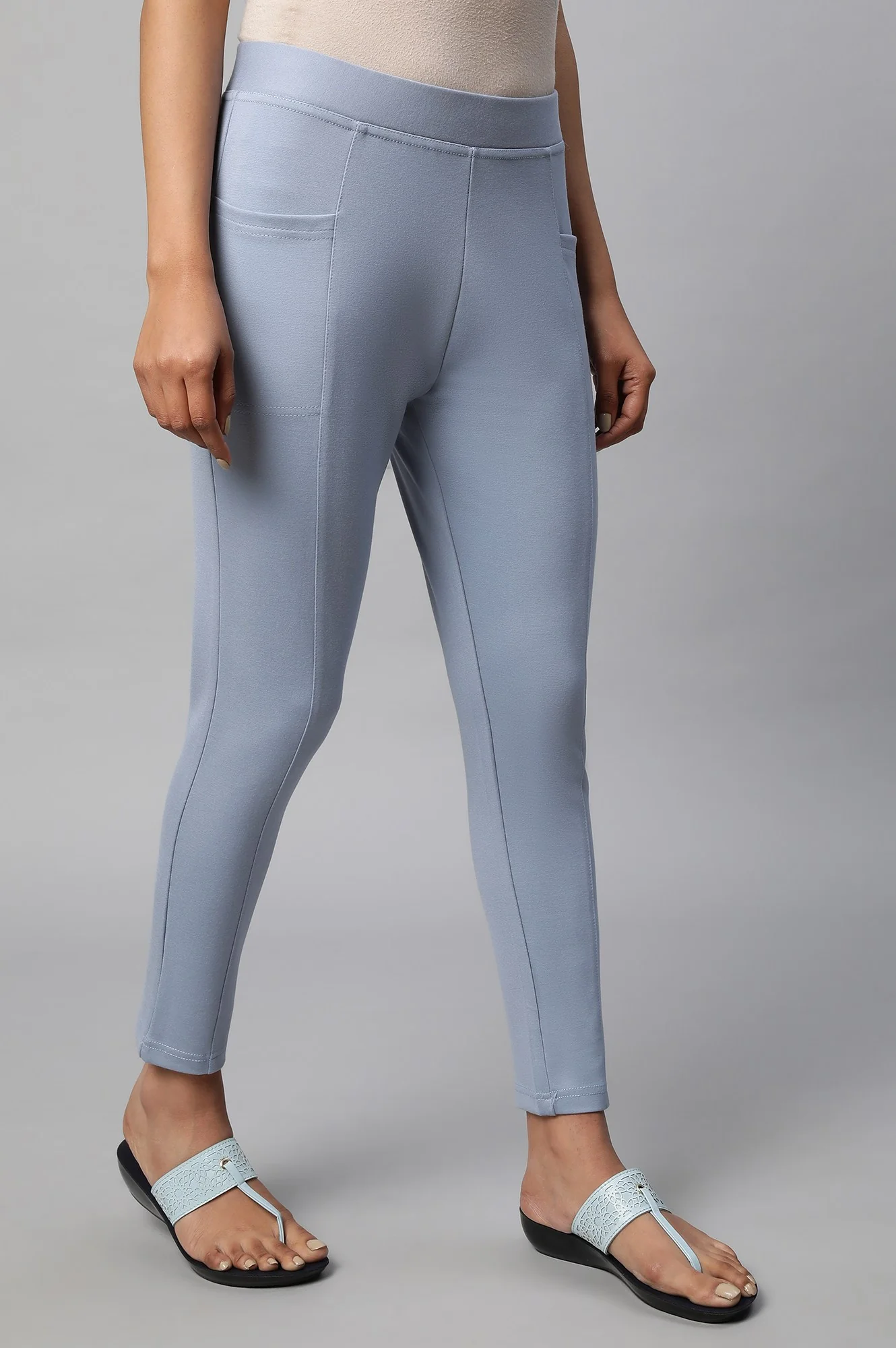 Elleven Women's Light Blue Solid Skinny Fit Yoga Tights With Side Pockets - Image 4