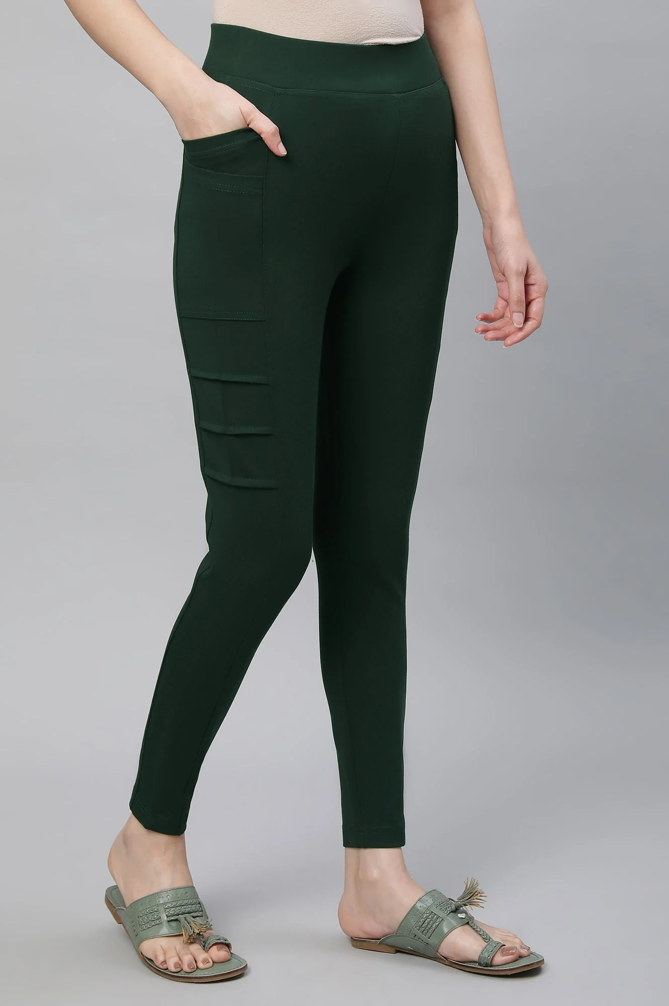 Elleven Women's Bottle Green Solid Skinny Fit Tights With Side Pockets - Image 3