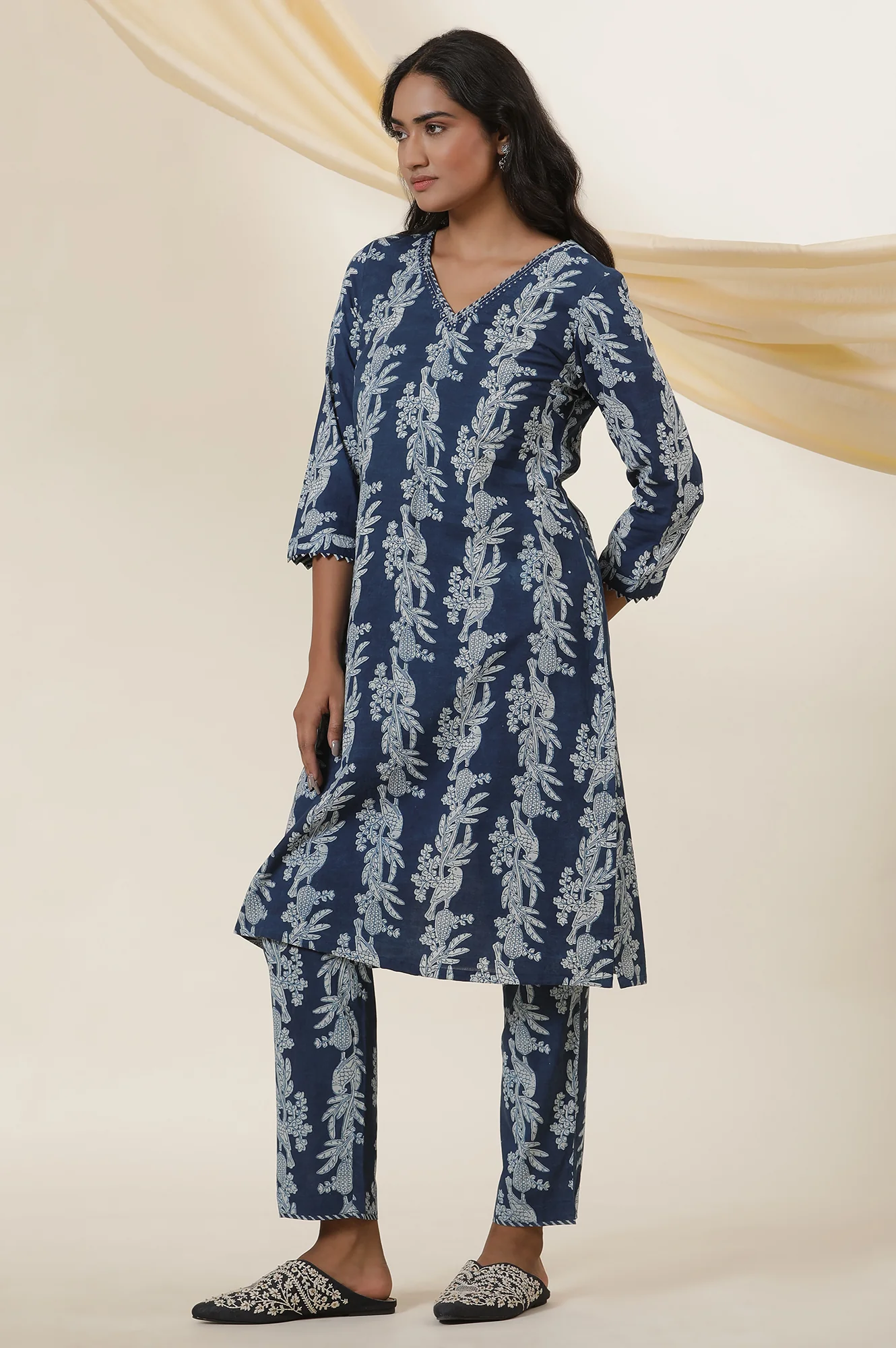 Dabu Block Printed V-Neck Kurta - Image 3