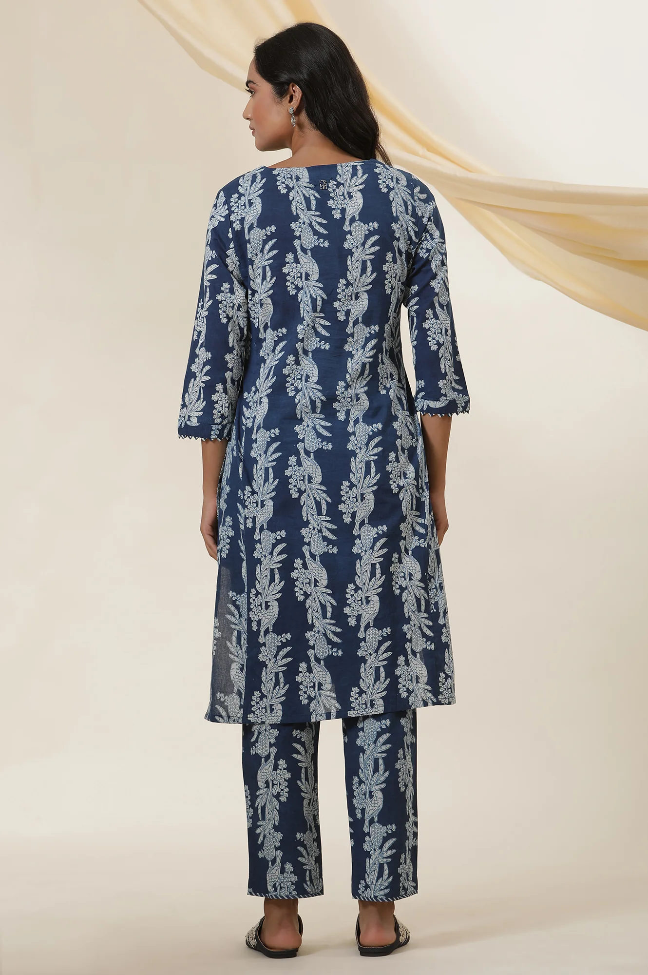 Dabu Block Printed V-Neck Kurta - Image 4