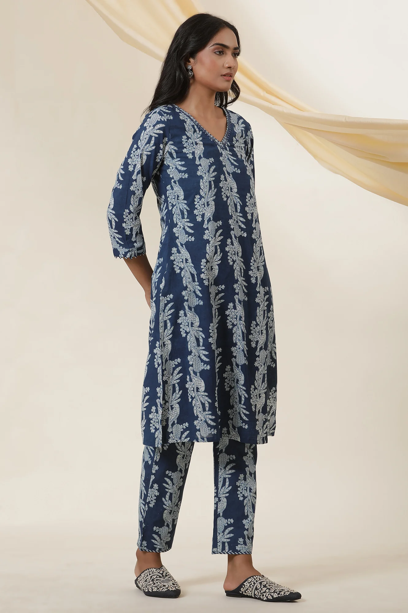 Dabu Block Printed V-Neck Kurta - Image 5