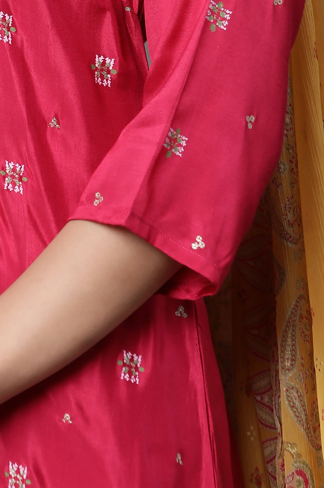 Dark Pink Placement Printed Kurta, Pants And Dupatta Set - Image 7