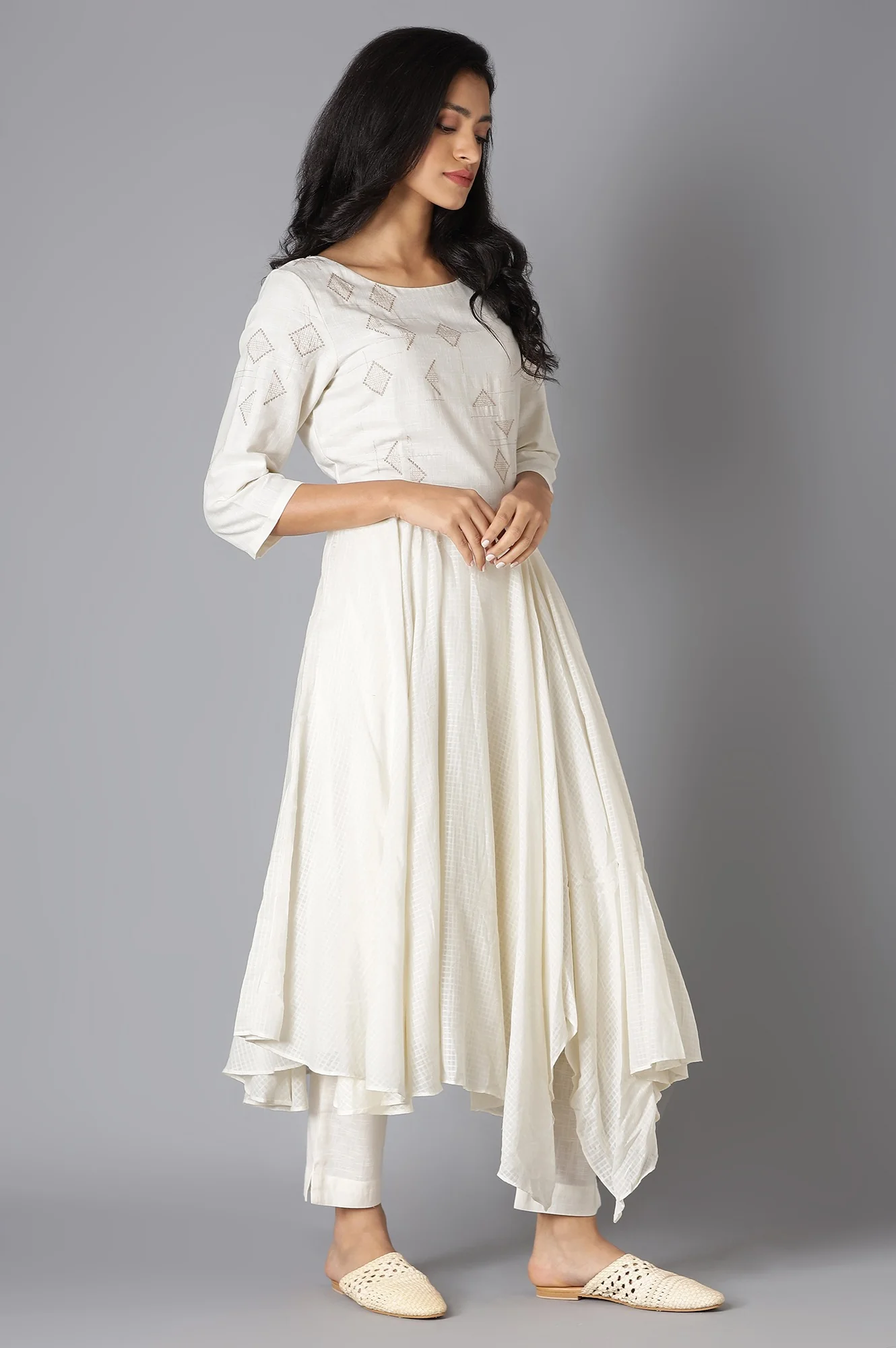Ecru Embroidered Asymmetrical kurta In Boat Neck With Slim Pants - Image 4