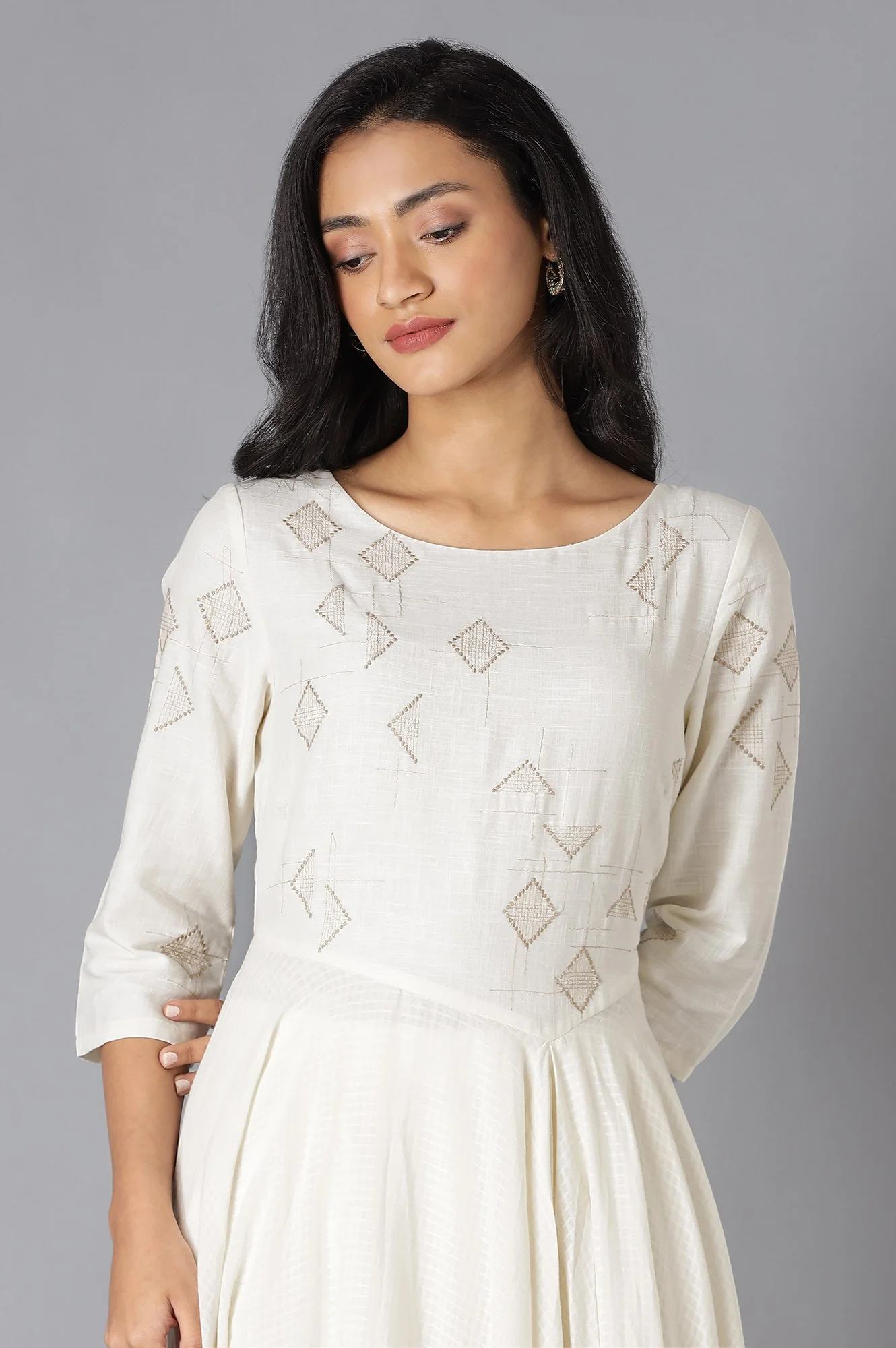 Ecru Embroidered Asymmetrical kurta In Boat Neck With Slim Pants - Image 5