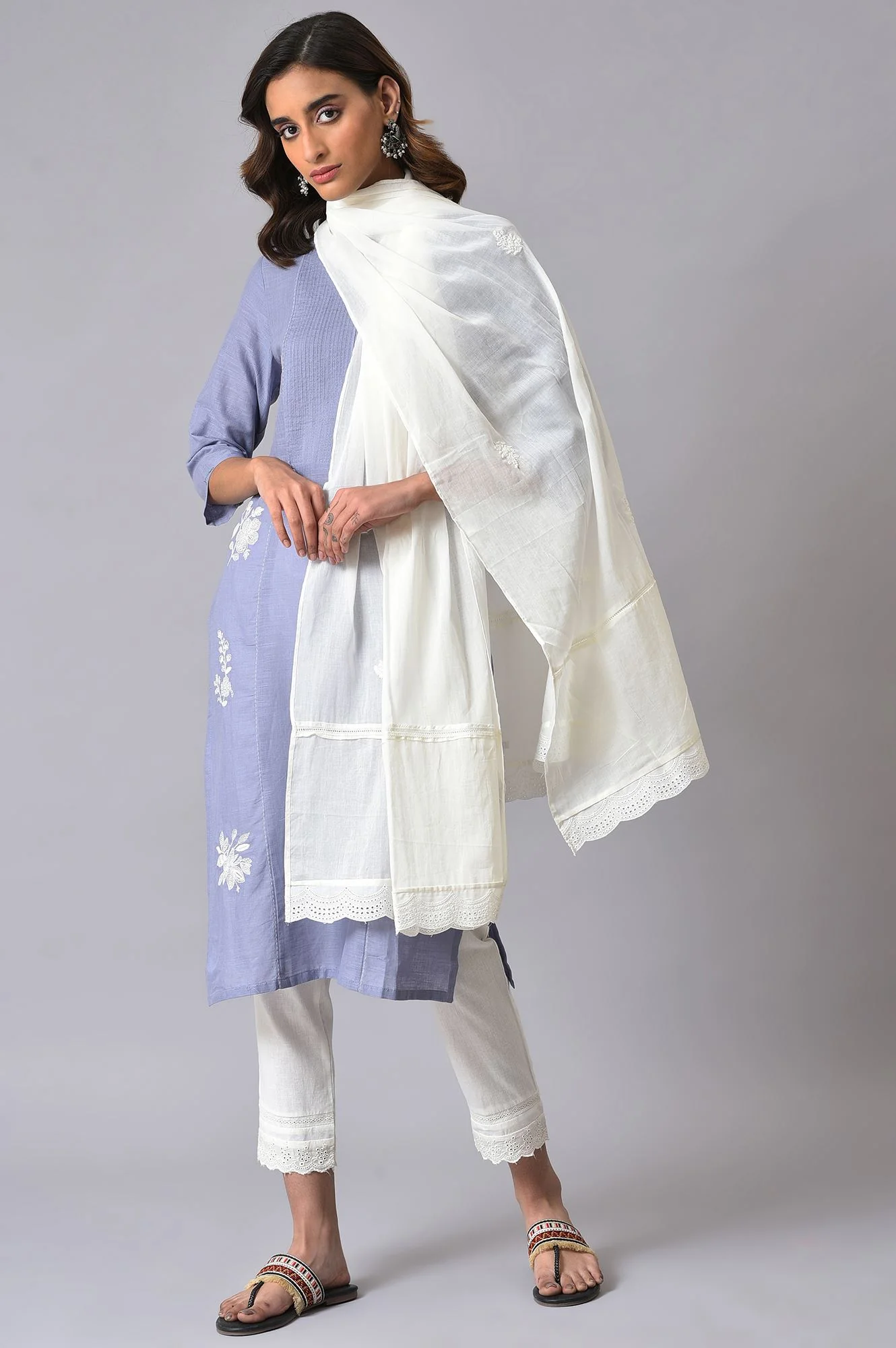 Ecru Embroidered Dupatta With Lace Details - Image 3