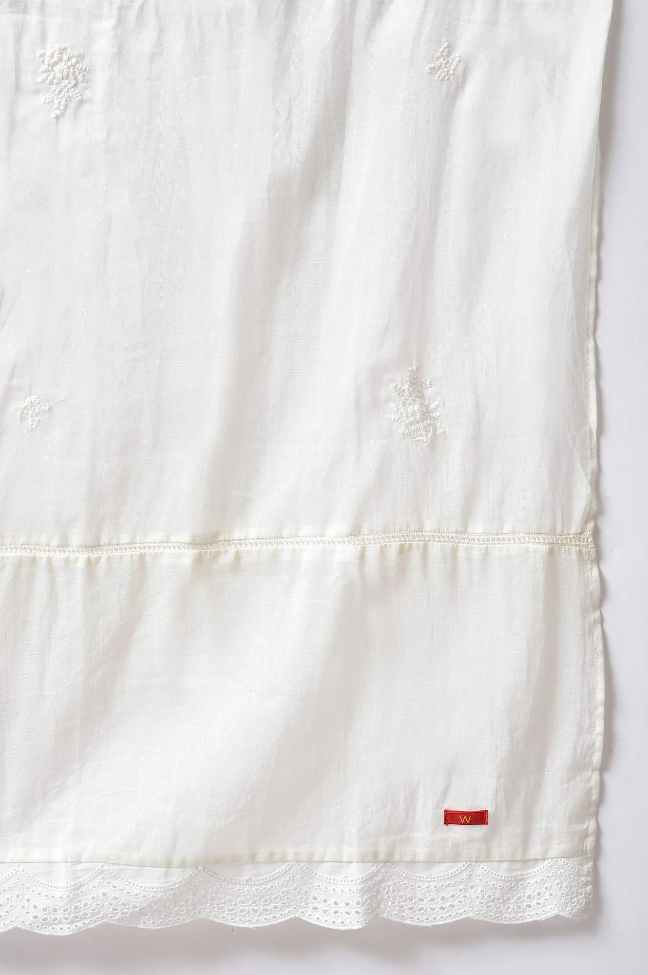 Ecru Embroidered Dupatta With Lace Details - Image 4