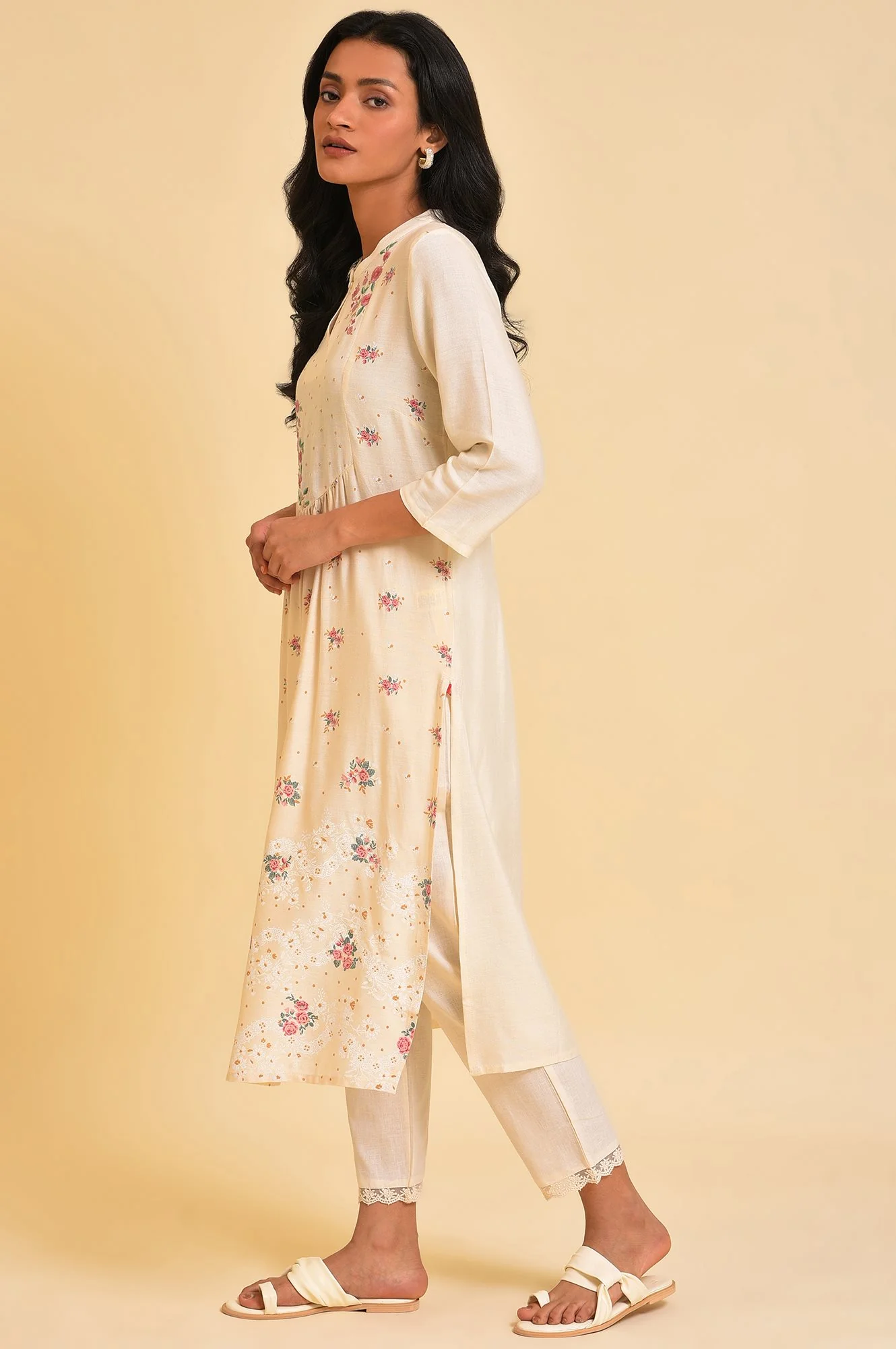 Ecru Embroidered kurta & Pants Set - Image 3