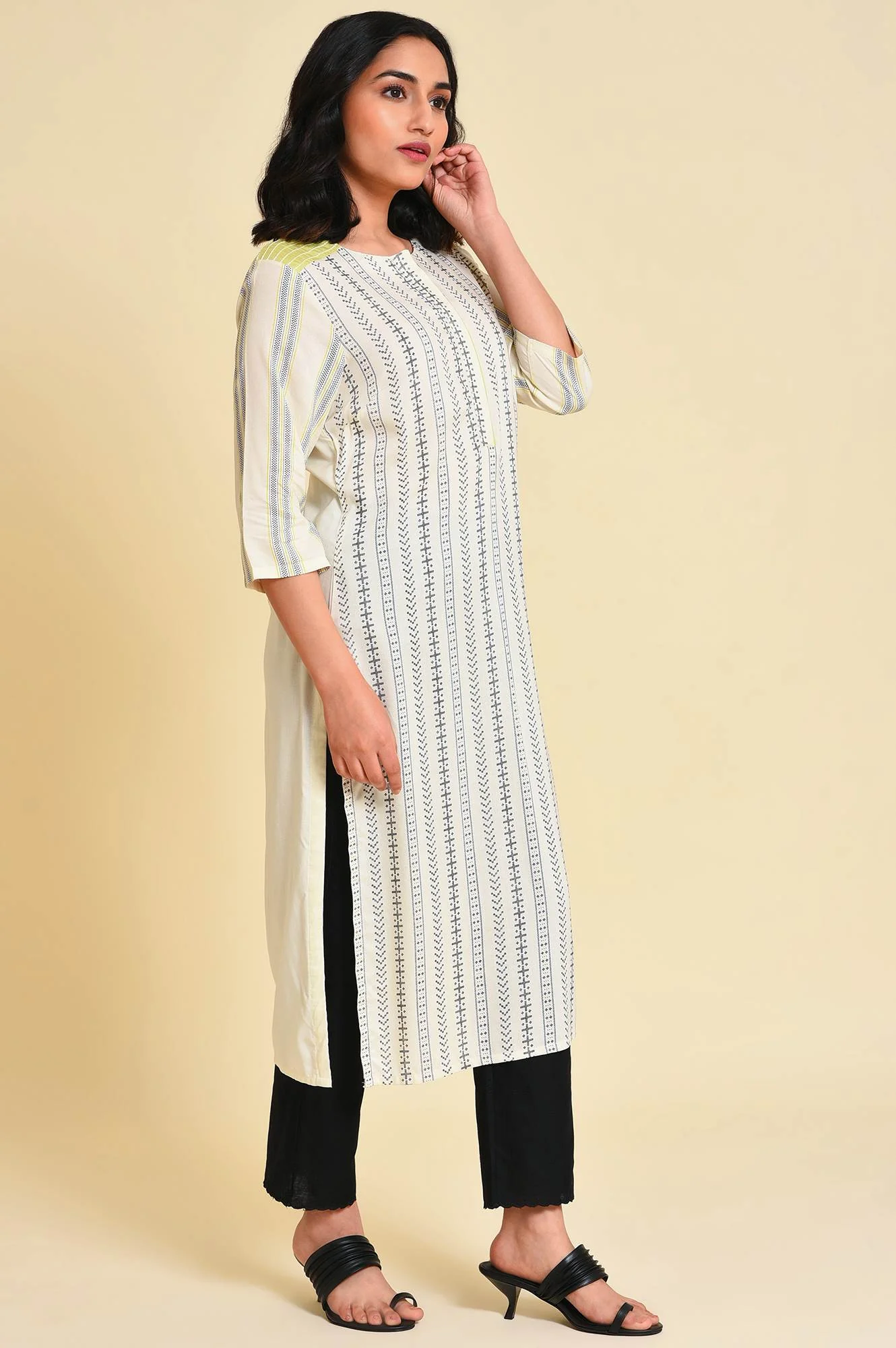 Ecru Graphic Printed kurta - Image 4