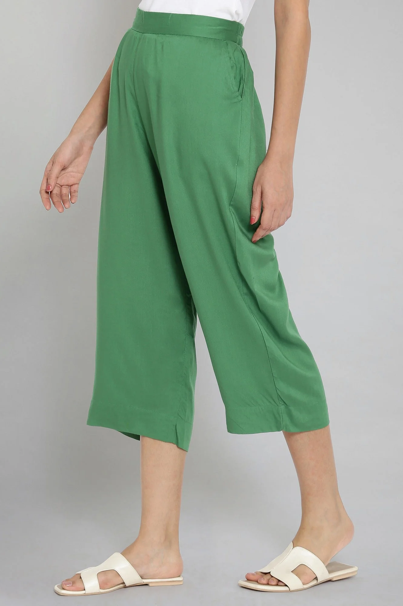 Elleven Women's Muted Sage Green Solid Straight Fit Cotton Culottes With Elasticated Waist - Image 3