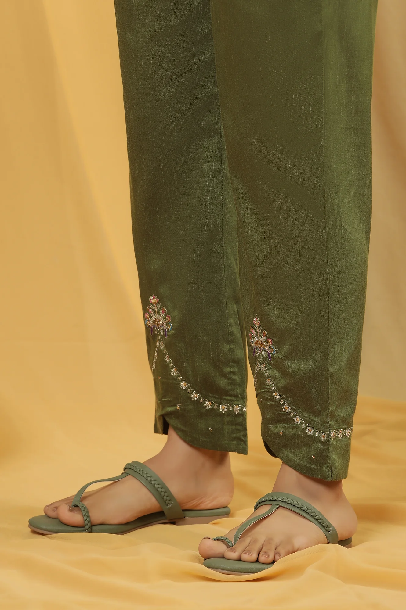 Green Embroidered Kurta, Pants And Organza Dupatta Set - Image 10