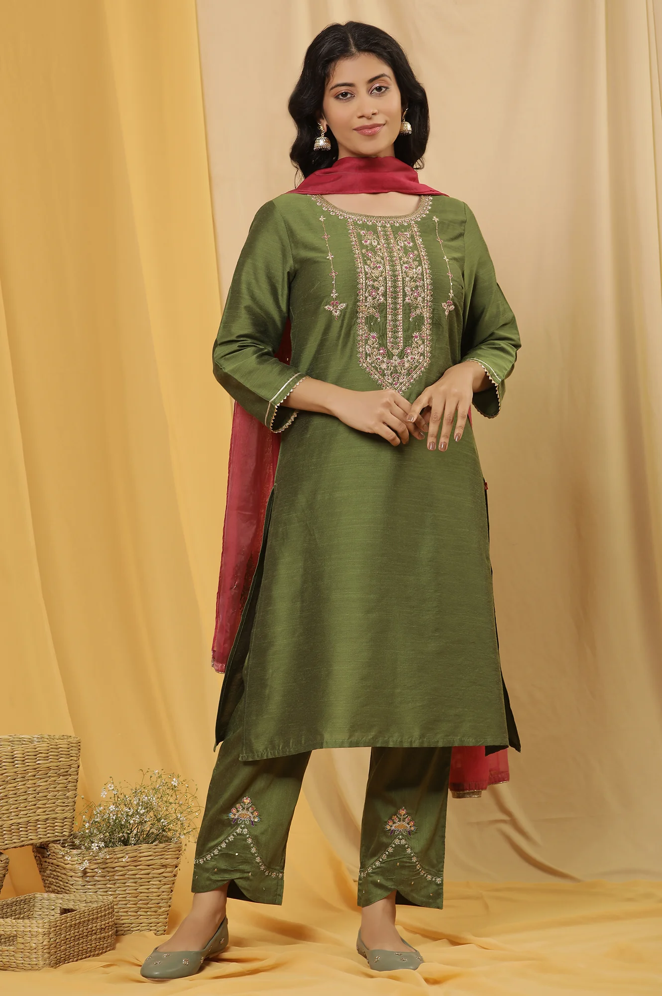 Green Embroidered Kurta, Pants And Organza Dupatta Set - Image 2