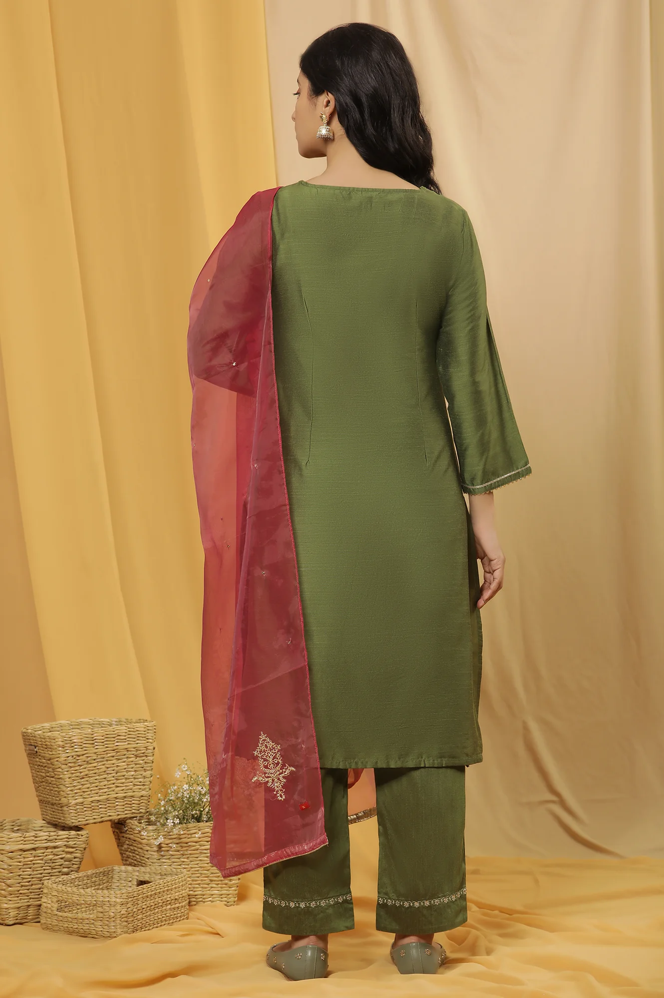 Green Embroidered Kurta, Pants And Organza Dupatta Set - Image 4