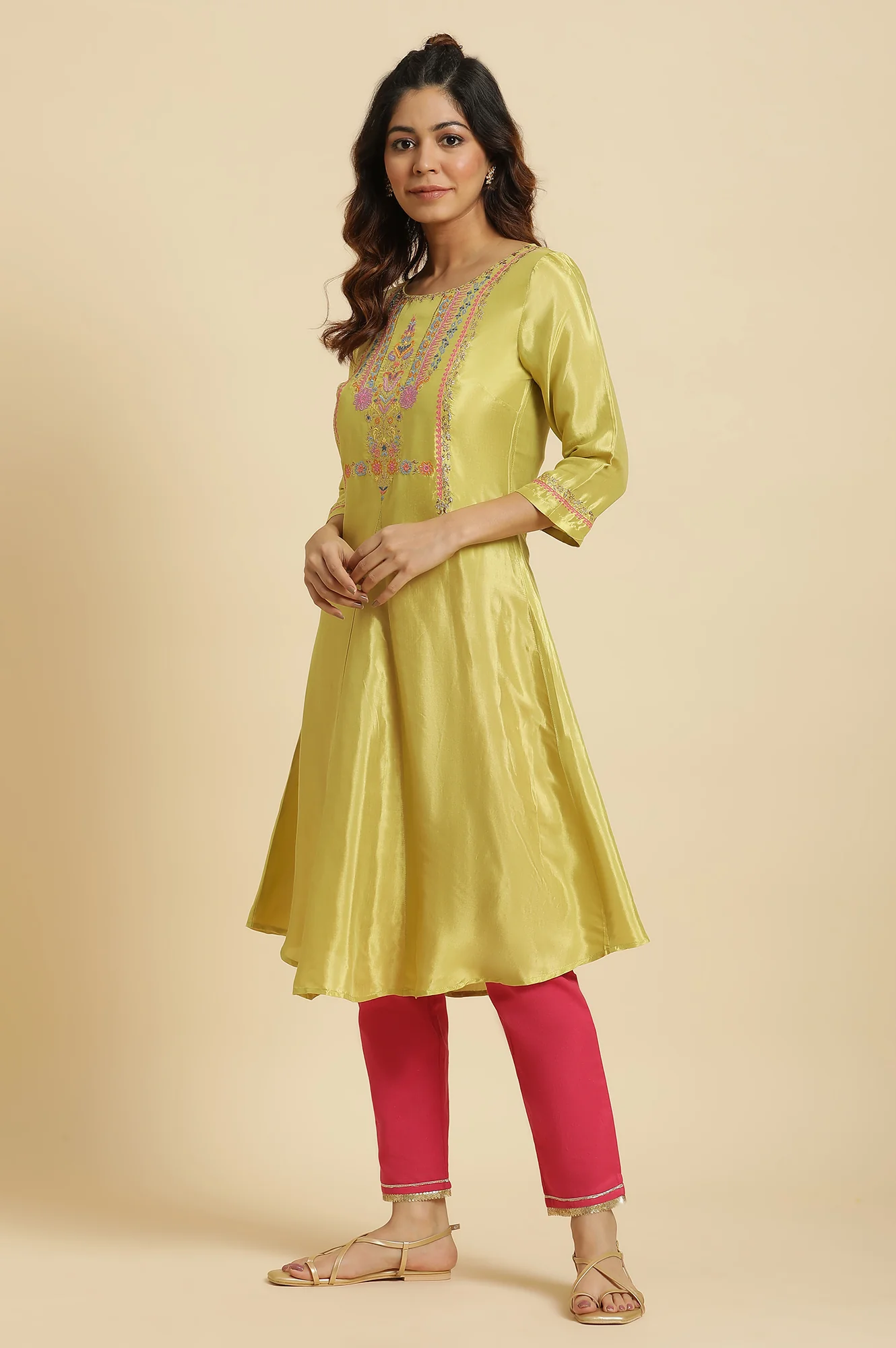 Green Embroidered Shantun Festive Kurta - Image 3