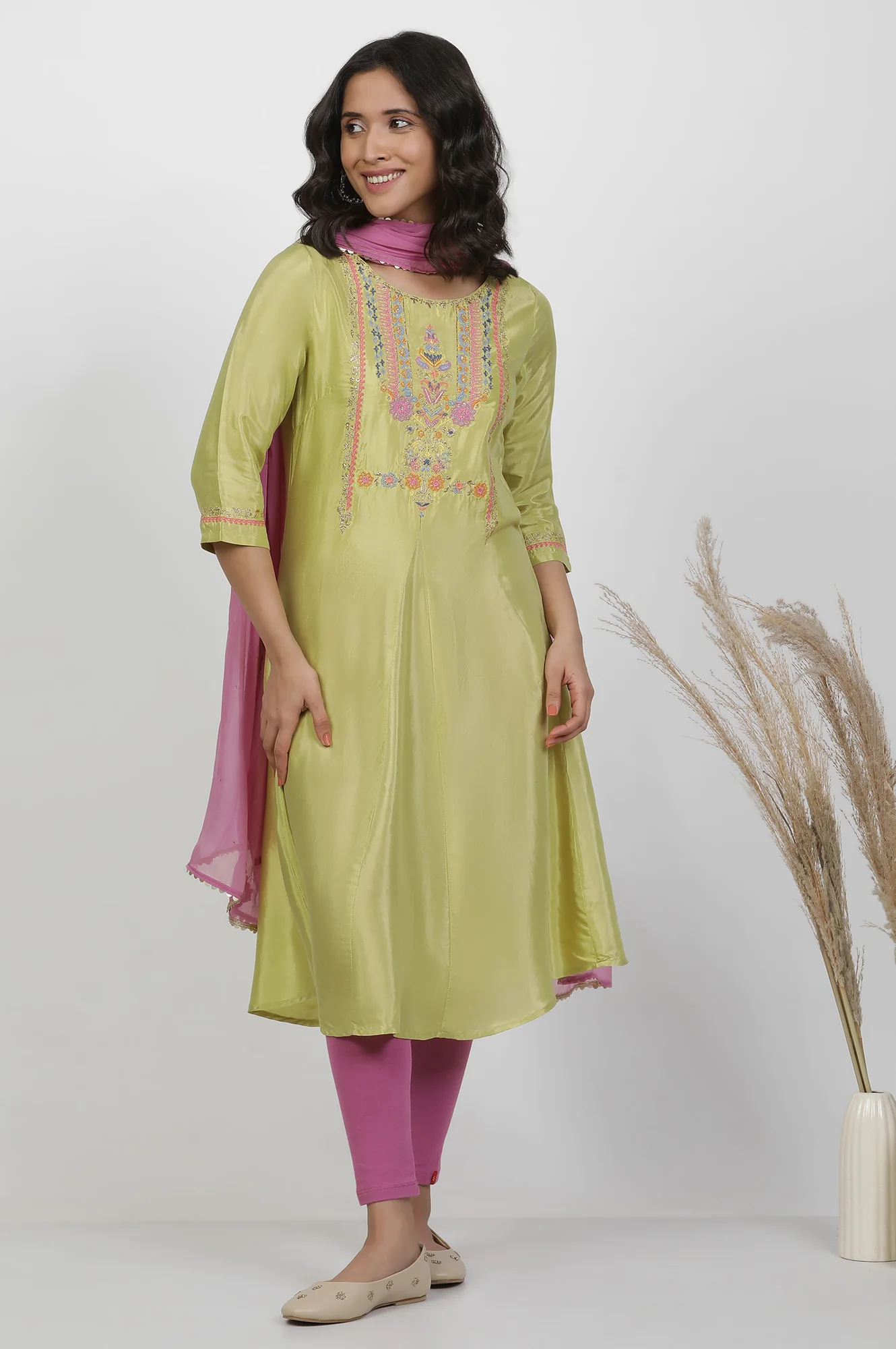Green Embroidered Shantung Kurta, Pants And Dupatta Set - Image 2