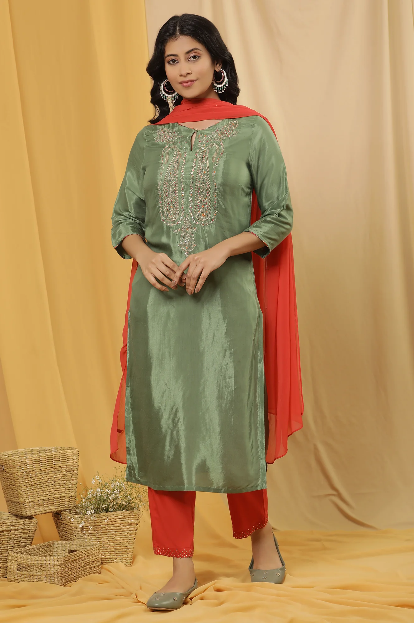 Green Embroidered Shantung Kurta, Red Pants And Dupatta Set - Image 2