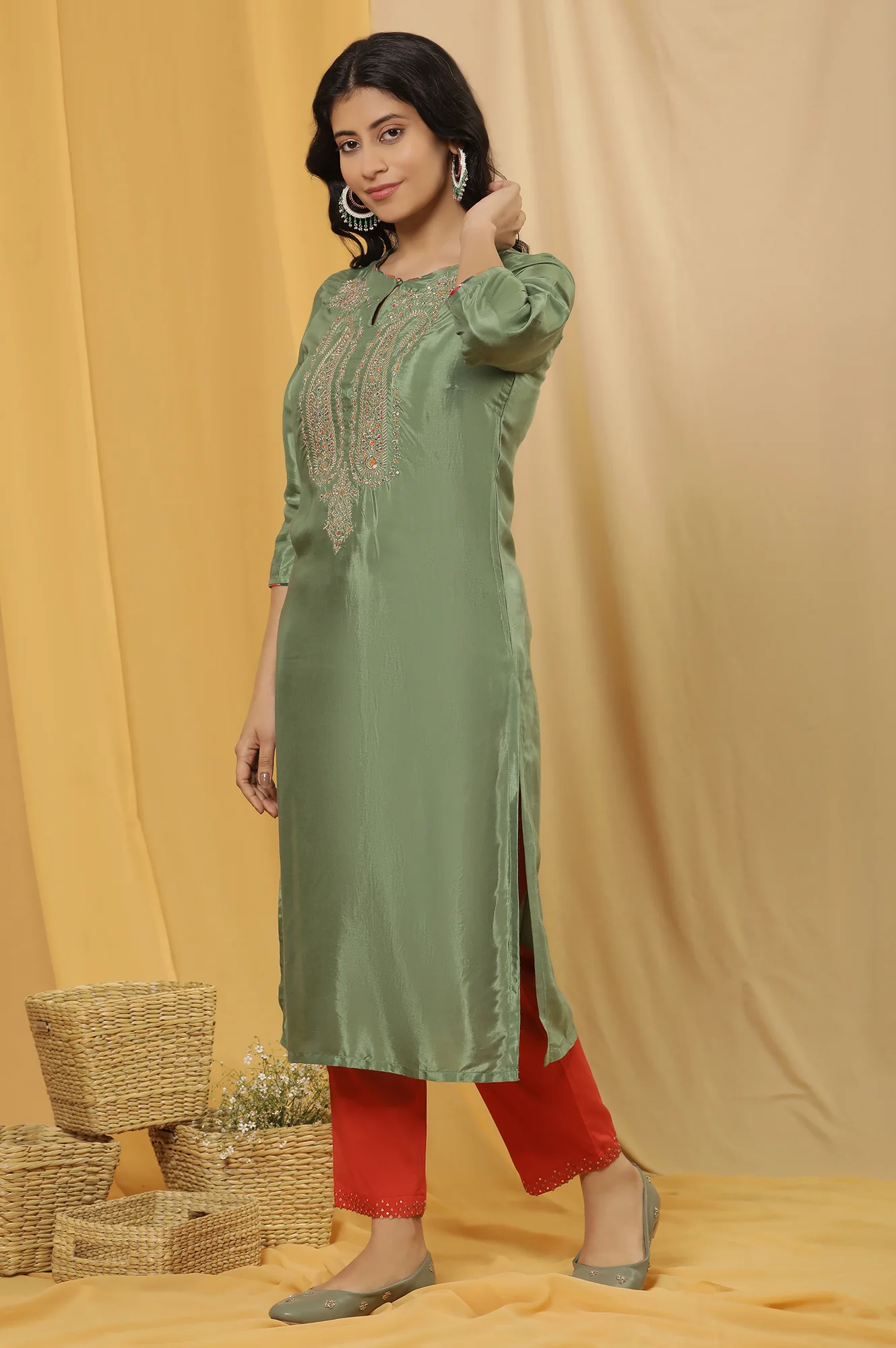 Green Embroidered Shantung Kurta, Red Pants And Dupatta Set - Image 3