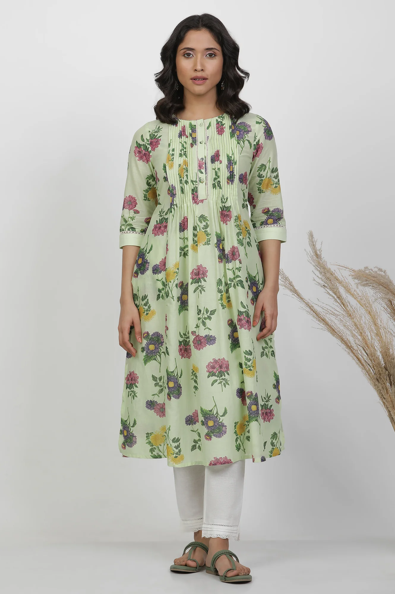 Green Floral Printed Flared Pintuck Kurta - Image 2