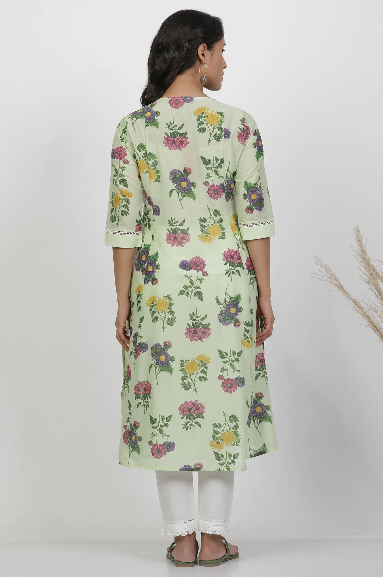 Green Floral Printed Flared Pintuck Kurta - Image 4