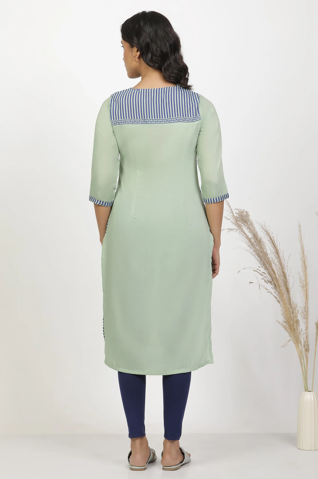 Green Print Mix Kurta And Tights Set - Image 4