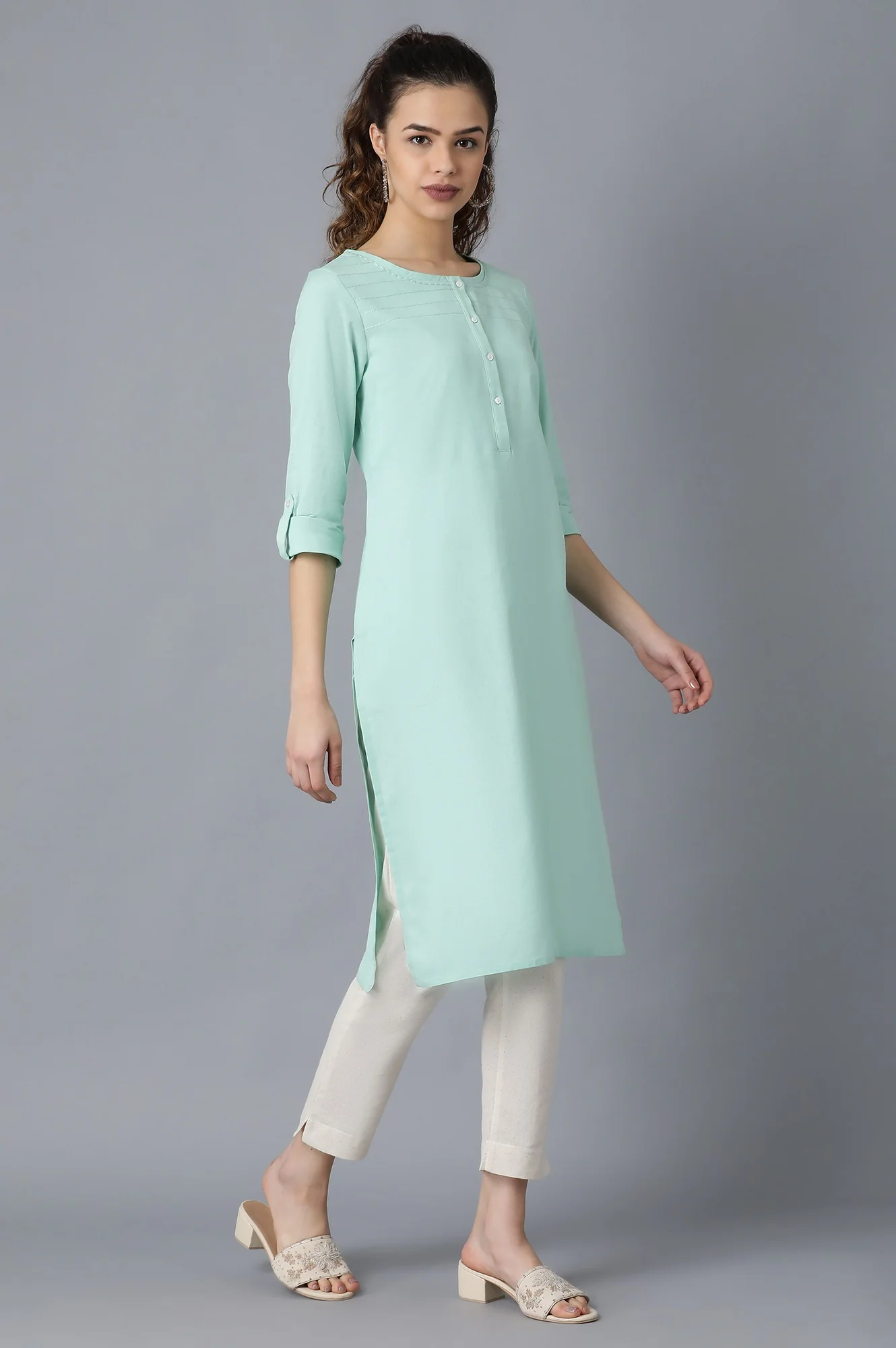 Green Round Neck Solid kurta - Image 4