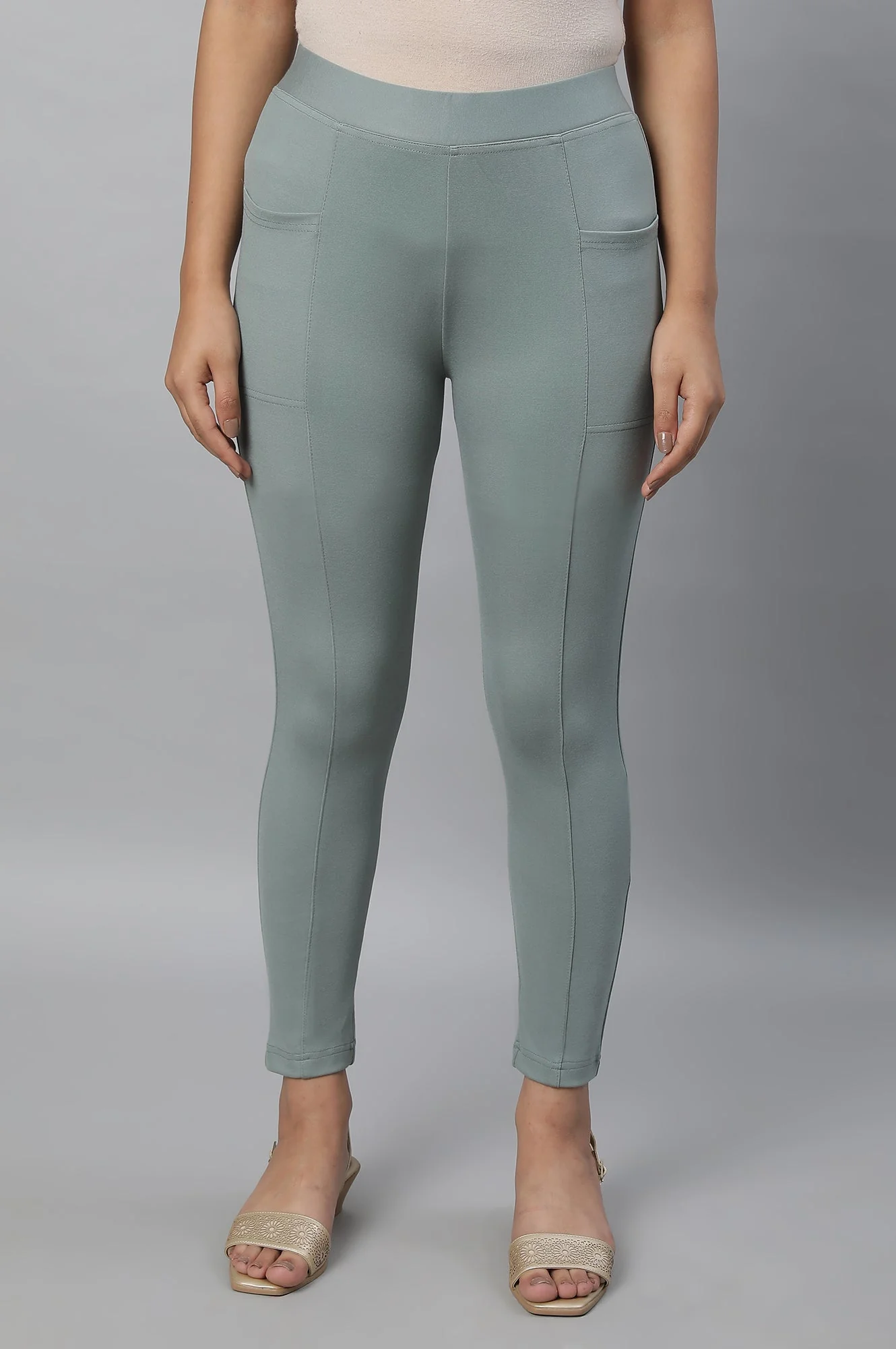 Elleven Women's Green Solid Skinny Fit Yoga Tights With Elasticated Waistband