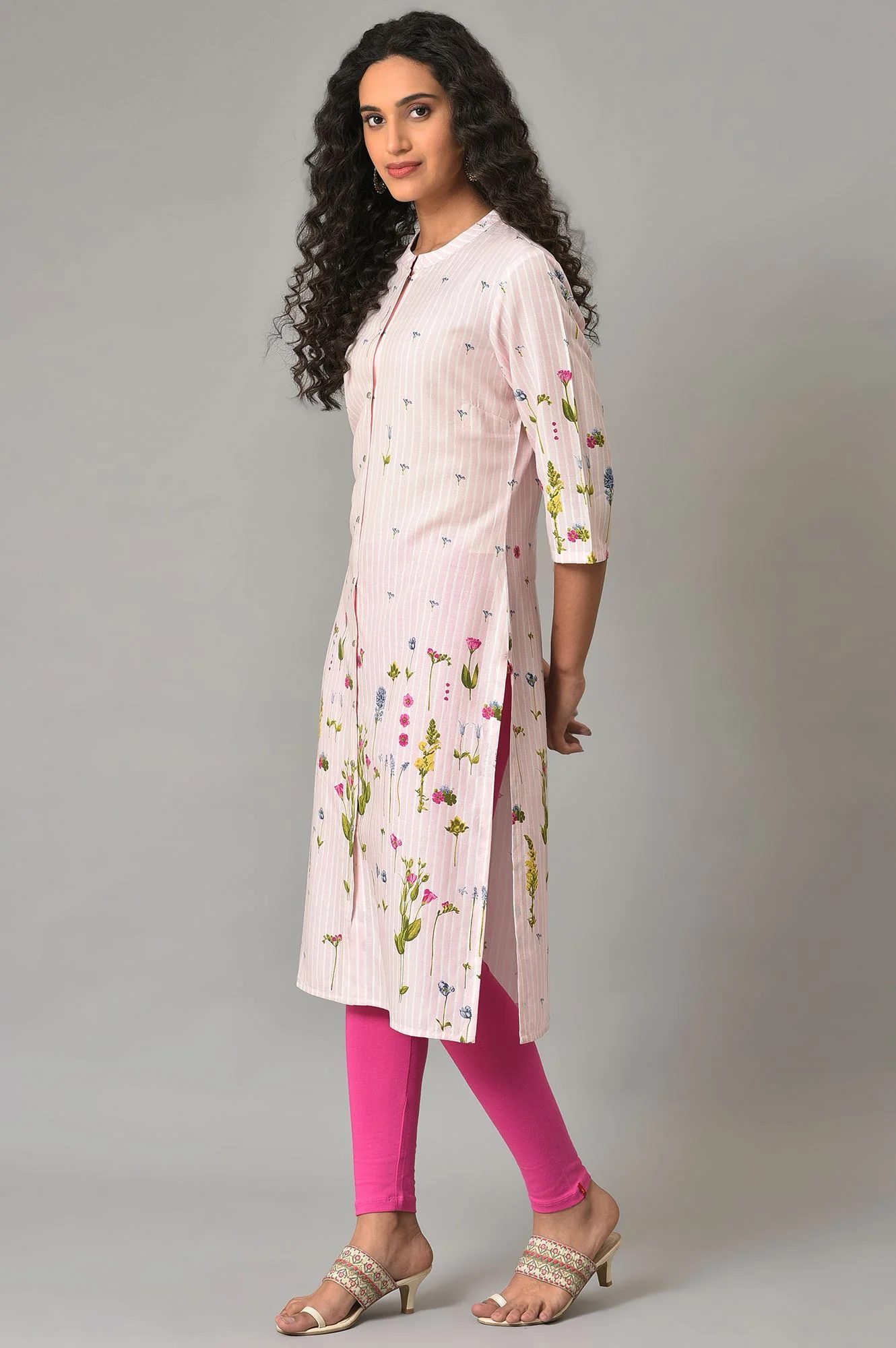 Light Pink Floral Printed Plus Size kurta In Mandarin Collar - Image 3