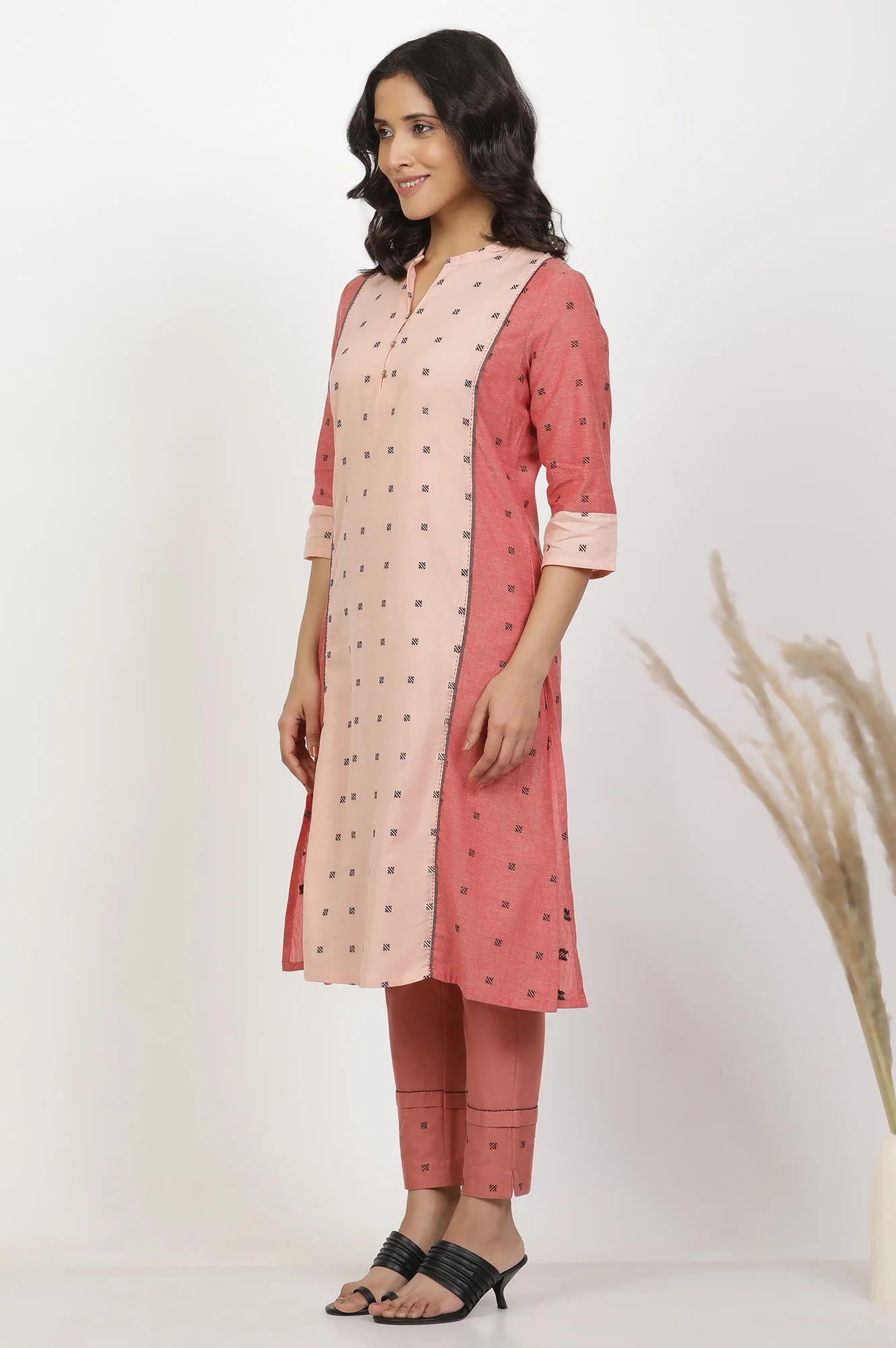 Light Red Straight Kurta And Pants Set - Image 3