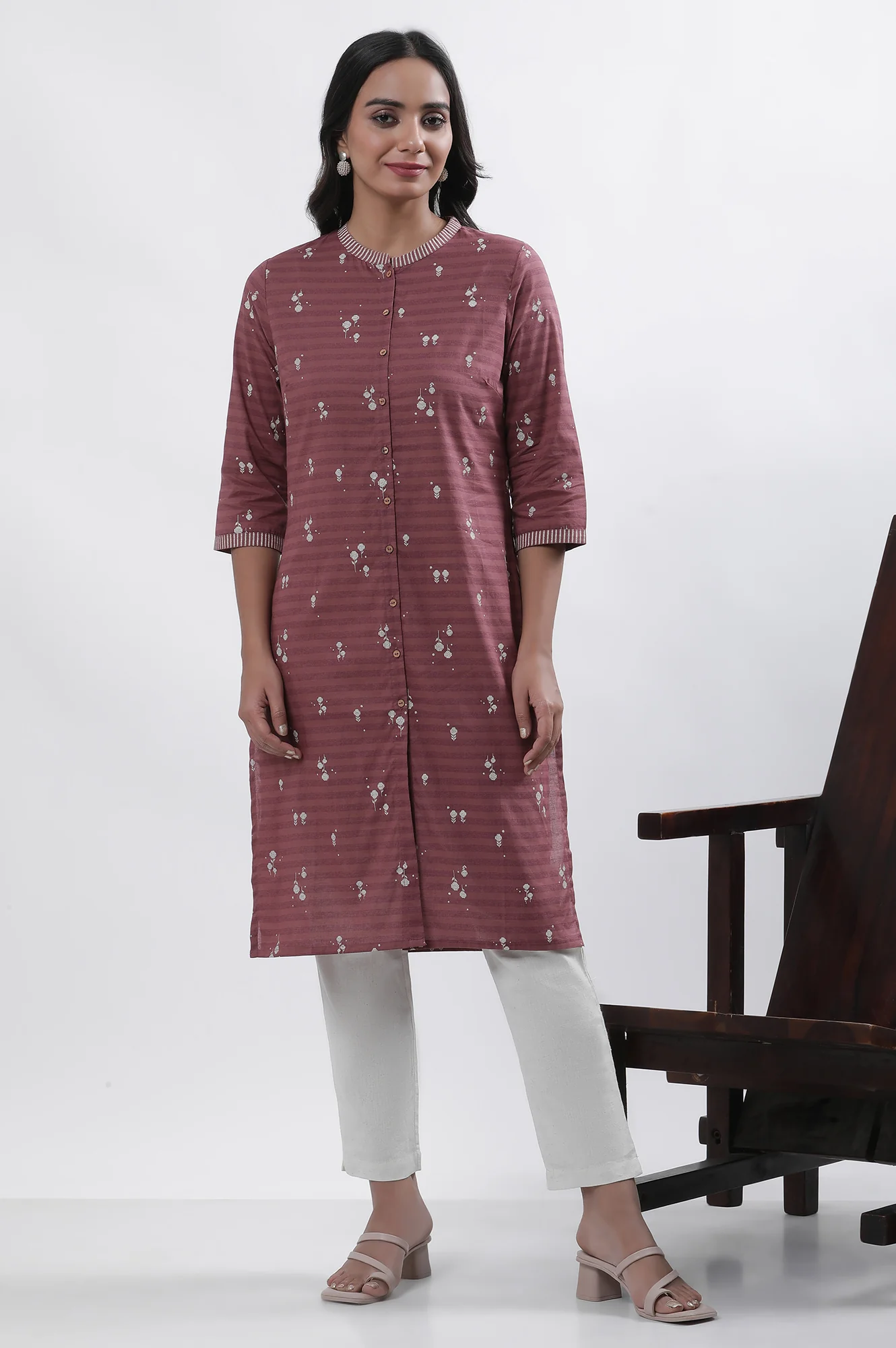 Maroon Printed Kurta And Pants Set - Image 3
