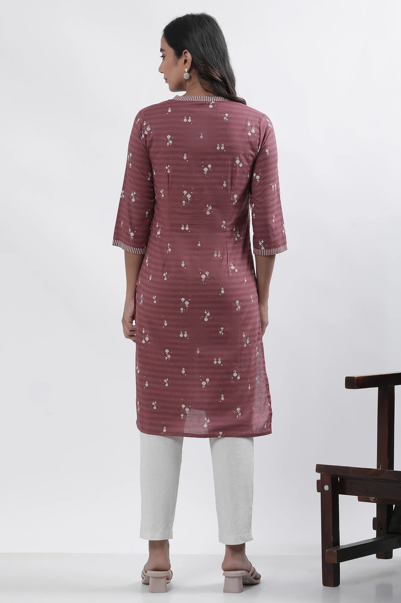 Maroon Printed Kurta And Pants Set - Image 5
