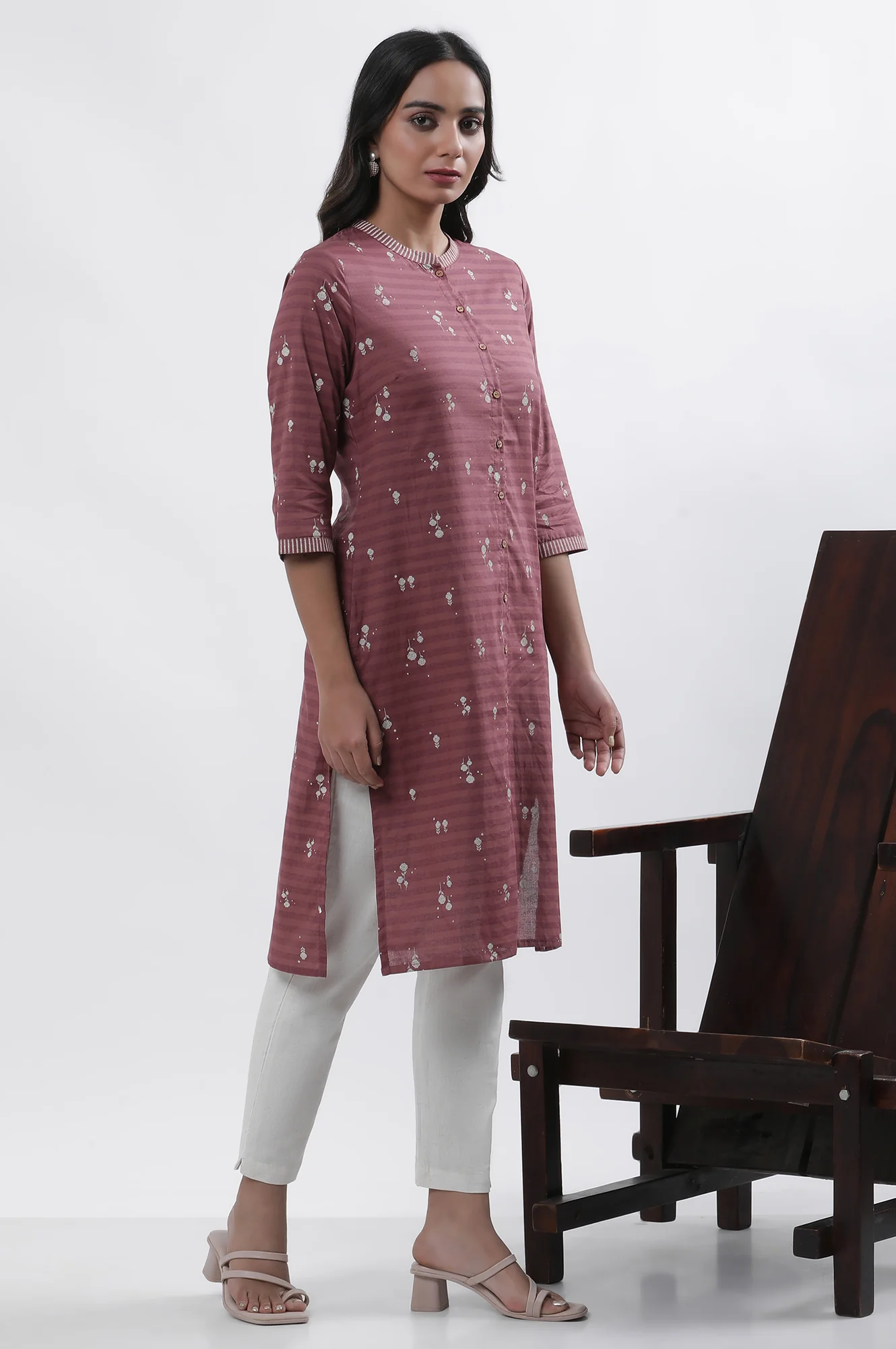 Maroon Printed Kurta And Pants Set - Image 6