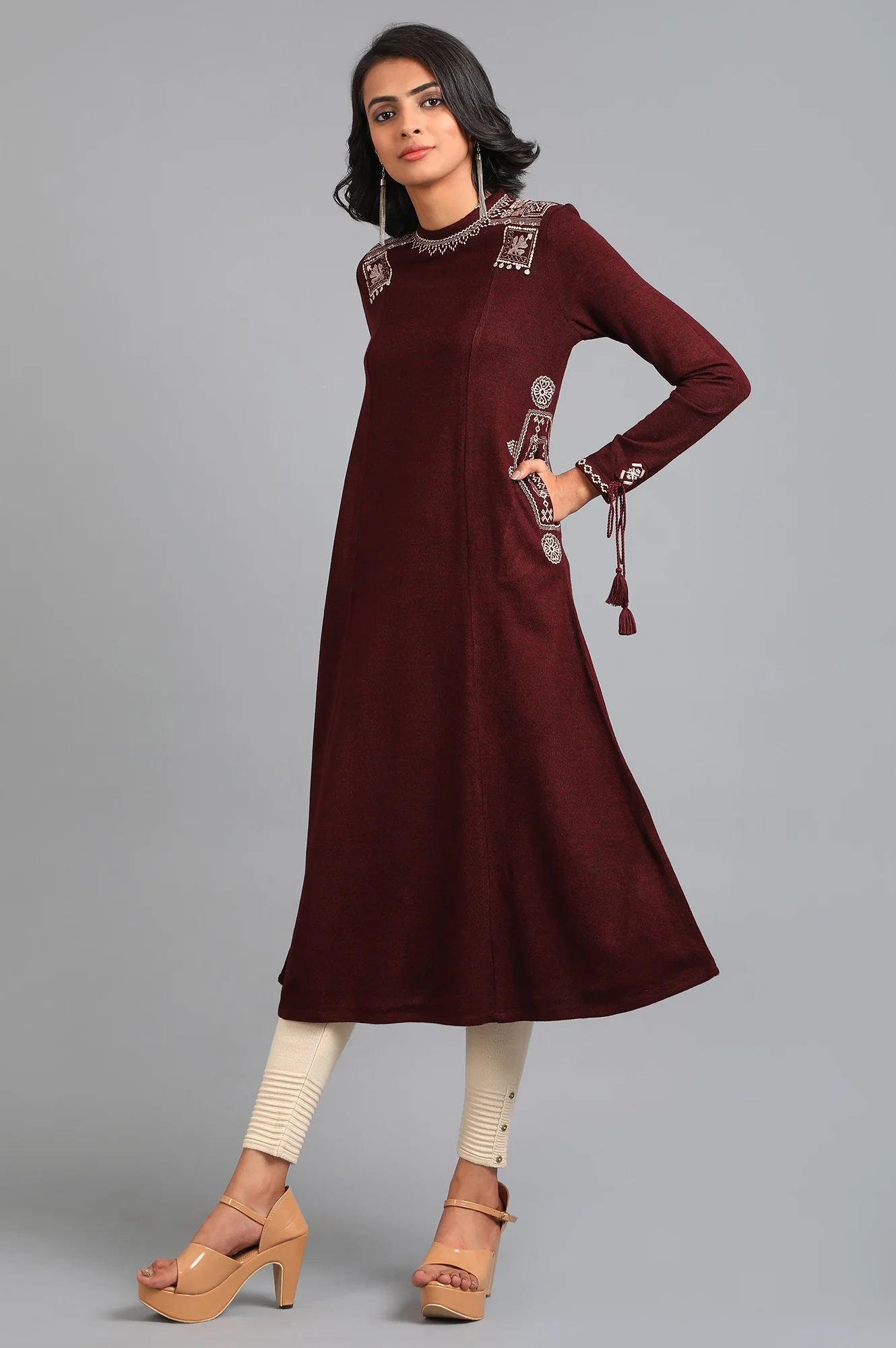Maroon Round Neck Solid Winter Kurta - Image 3