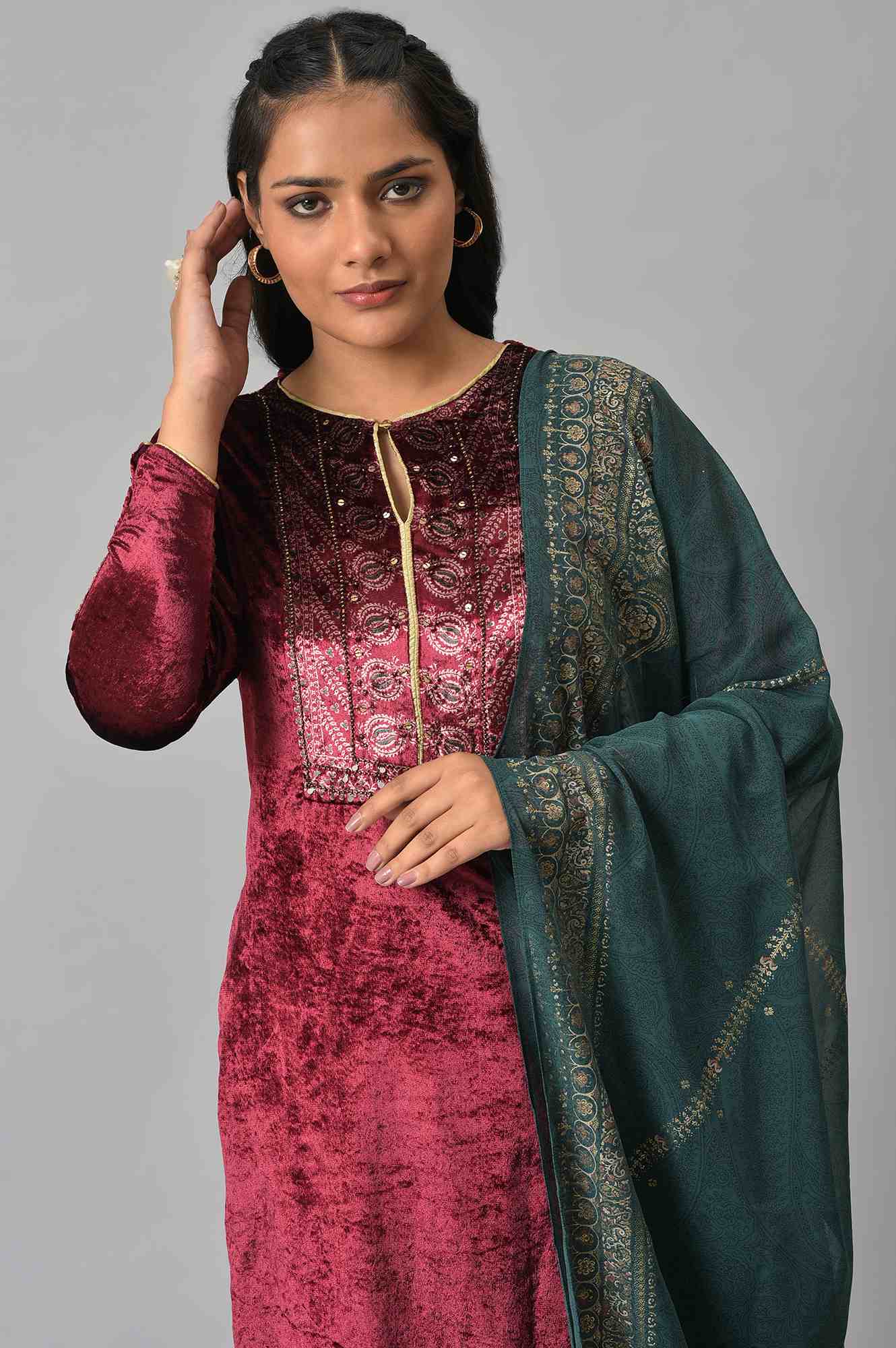 Maroon Velvet Sequined kurta With Green Parallel Pants And Dupatta - Image 5