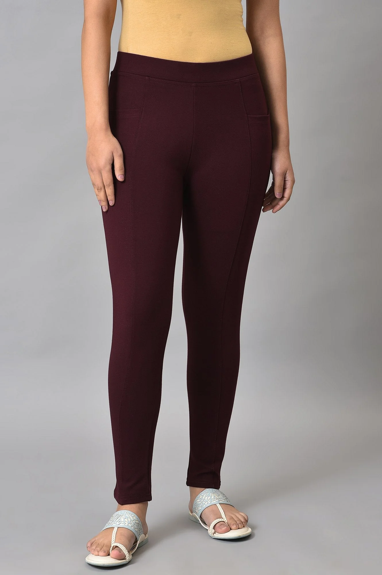 Elleven Women's Maroon Solid Skinny Fit Yoga Tights With Elasticated Waistband