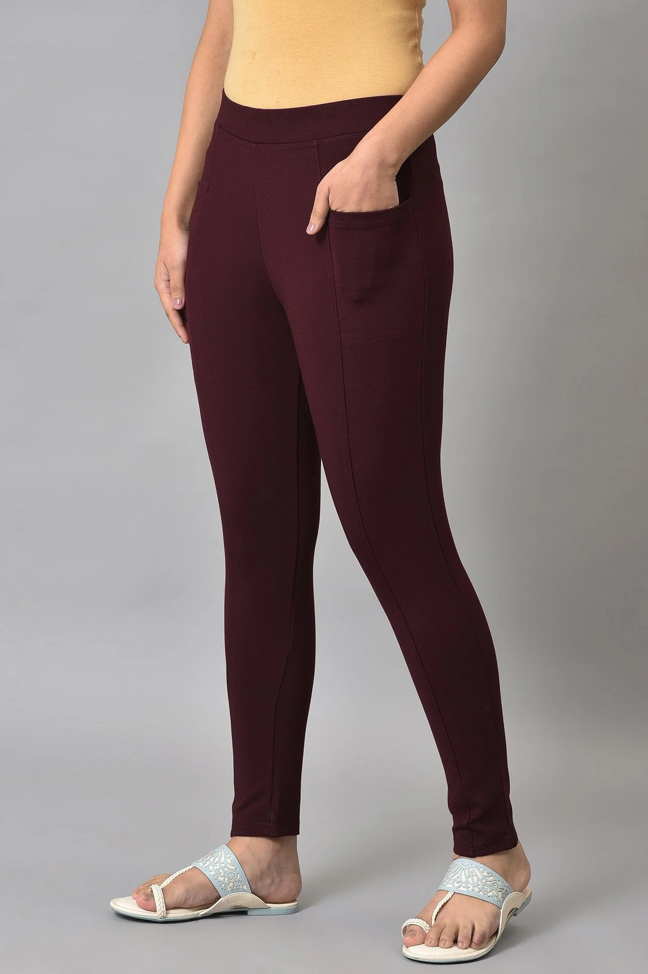 Elleven Women's Maroon Solid Skinny Fit Yoga Tights With Elasticated Waistband - Image 3