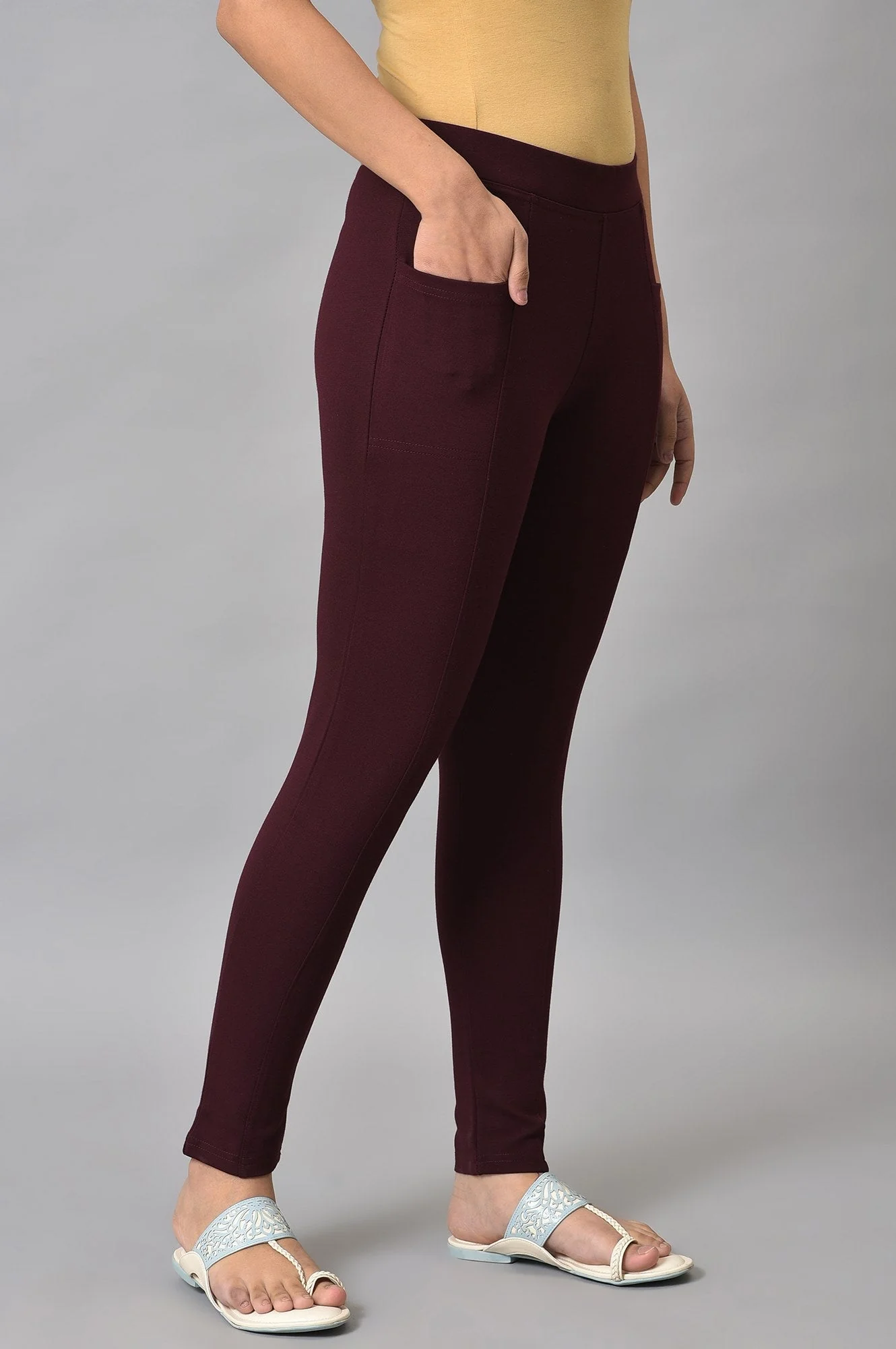 Elleven Women's Maroon Solid Skinny Fit Yoga Tights With Elasticated Waistband - Image 4