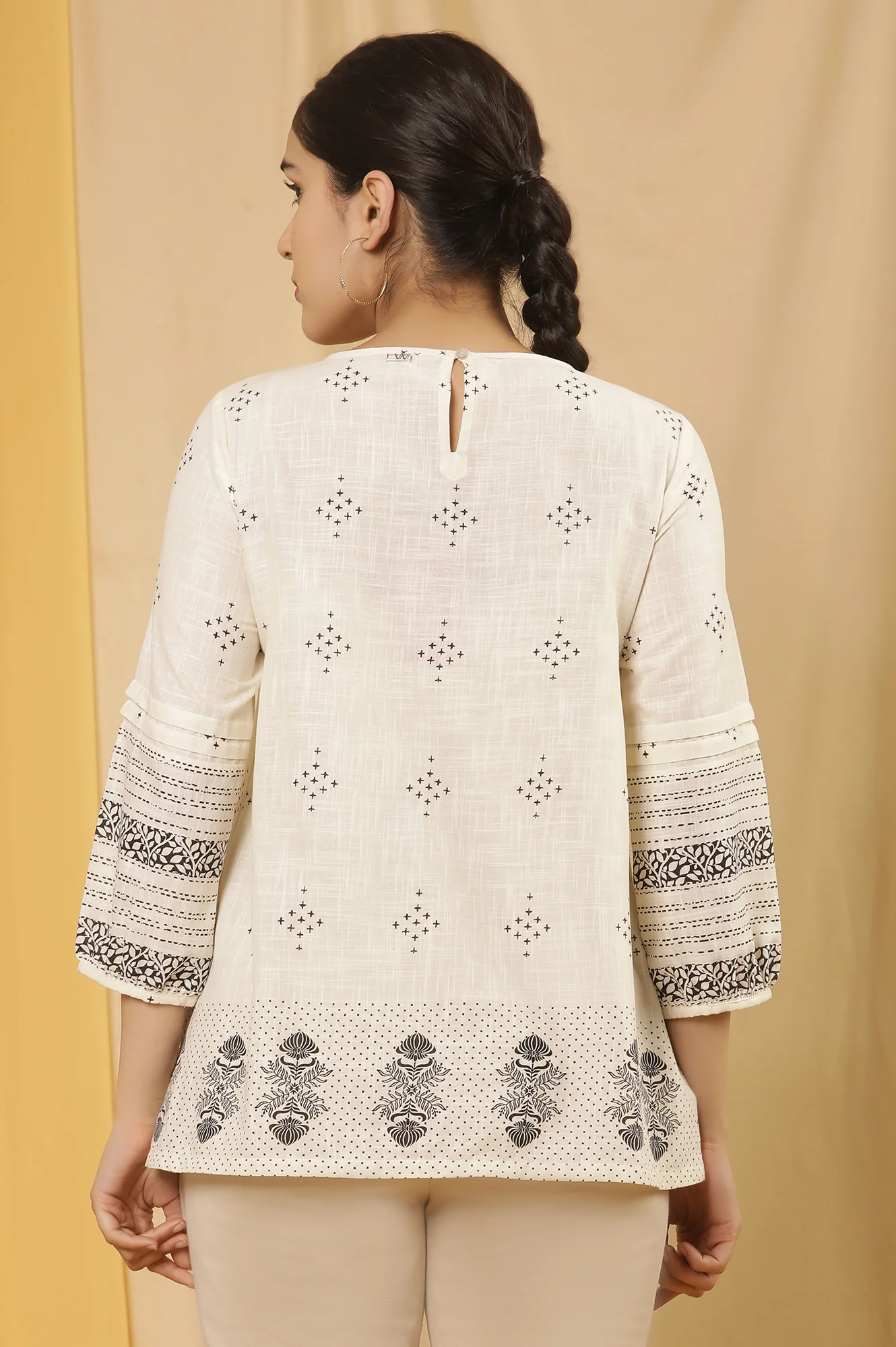 Off White Printed Top With Twisted Front Pleats - Image 3