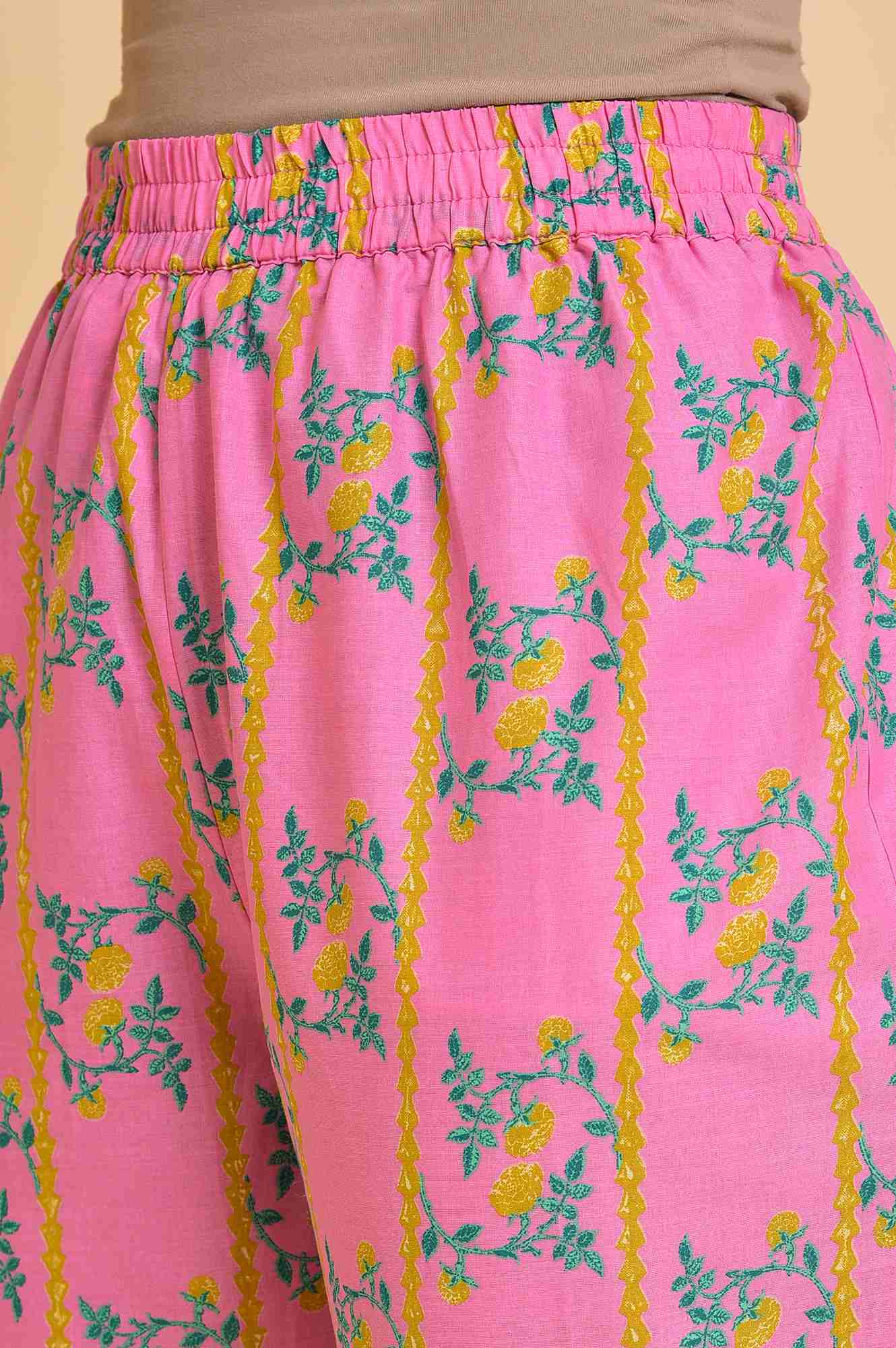 Pink Floral Printed kurta, Pants & Dupatta Set - Image 7