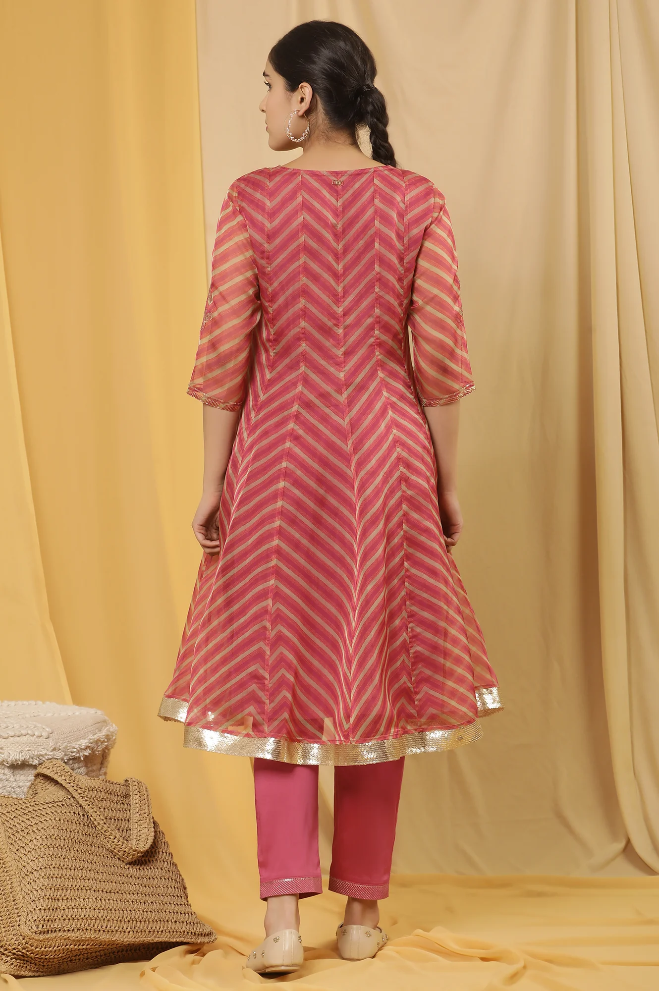 Pink Panlled Embroidered Kurta And Pants Set - Image 4