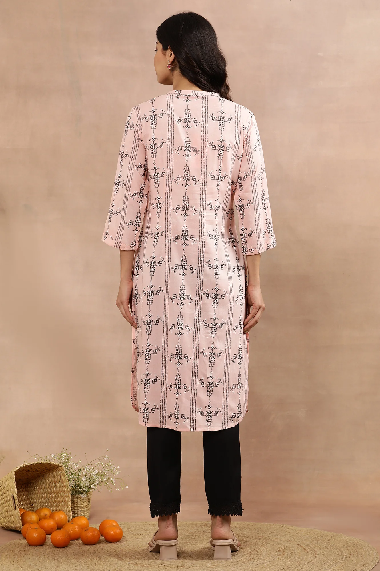 Pink Printed Kurta And Pants Set - Image 4
