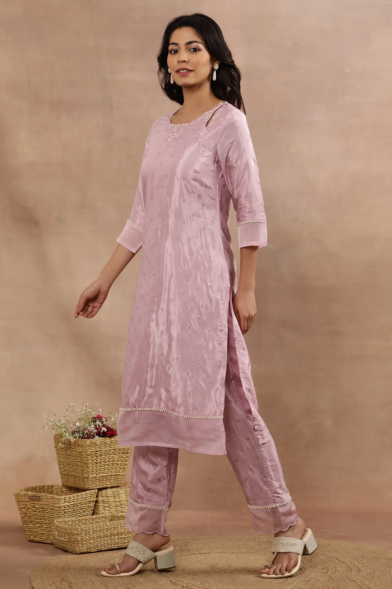 Purple Embroidered Kurta, Pants And Dupatta Set - Image 3
