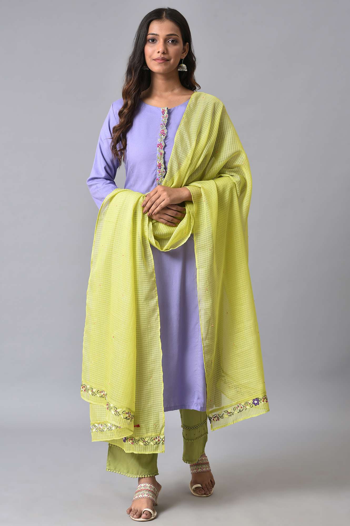 Purple Embroidered kurta Set - Image 10
