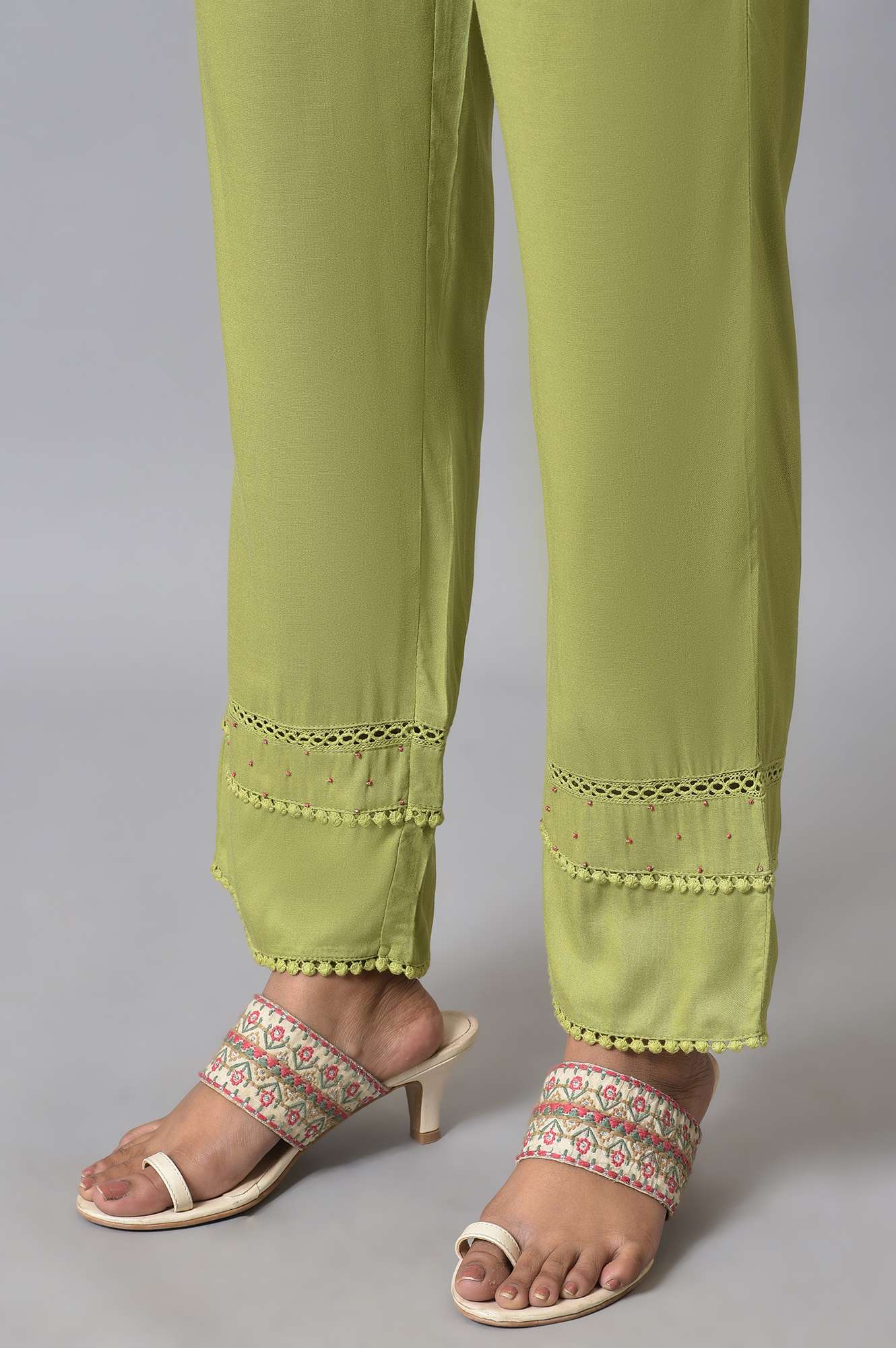 Purple Embroidered kurta Set - Image 8
