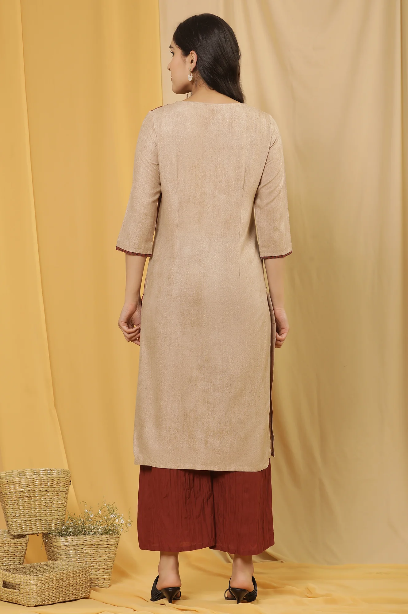 Red And Beige Printed Kurta And Crinkle Pants Set - Image 4