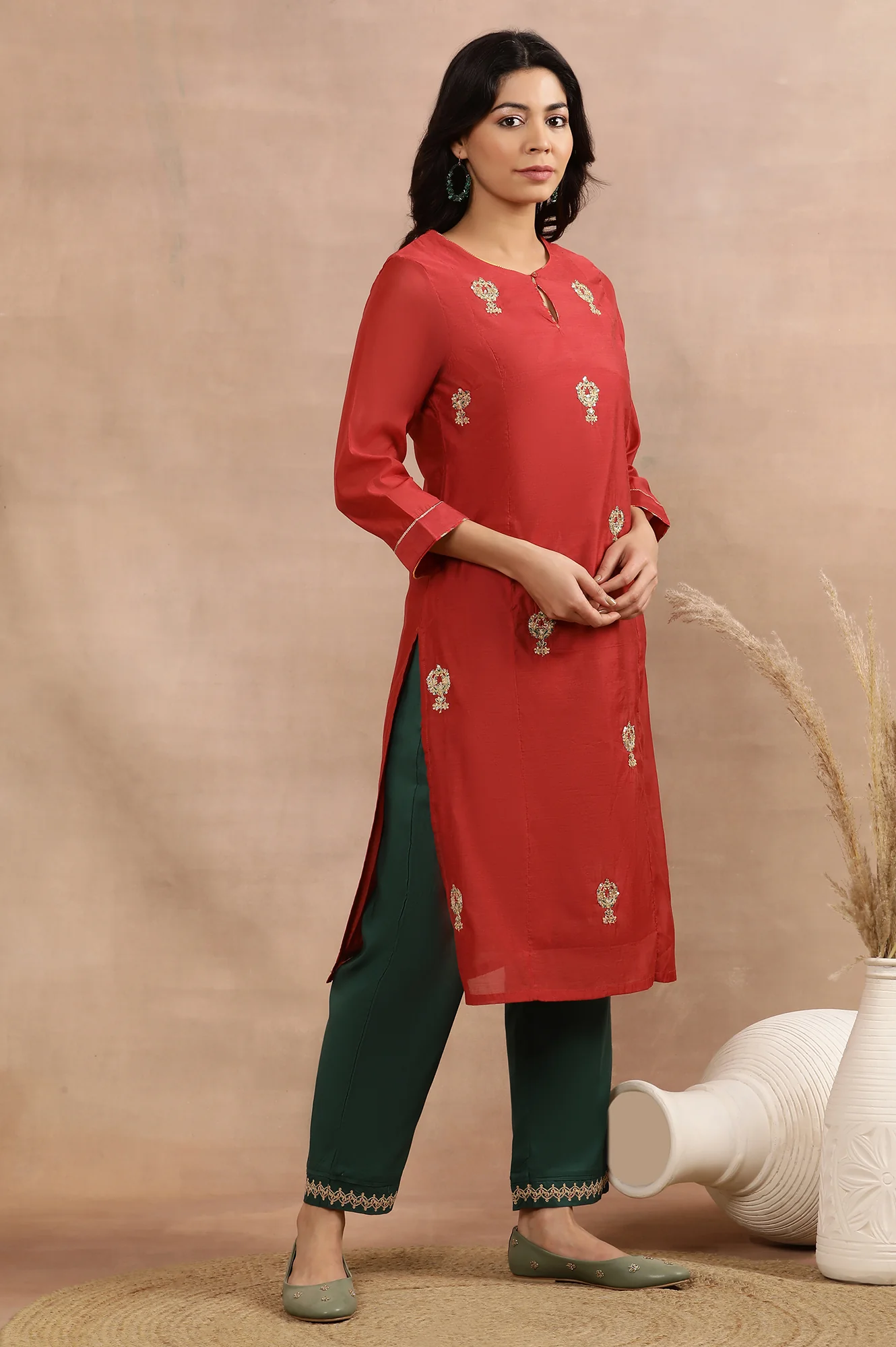 Red Embroidered Kurta, Pants And Kota Dupatta Set - Image 5