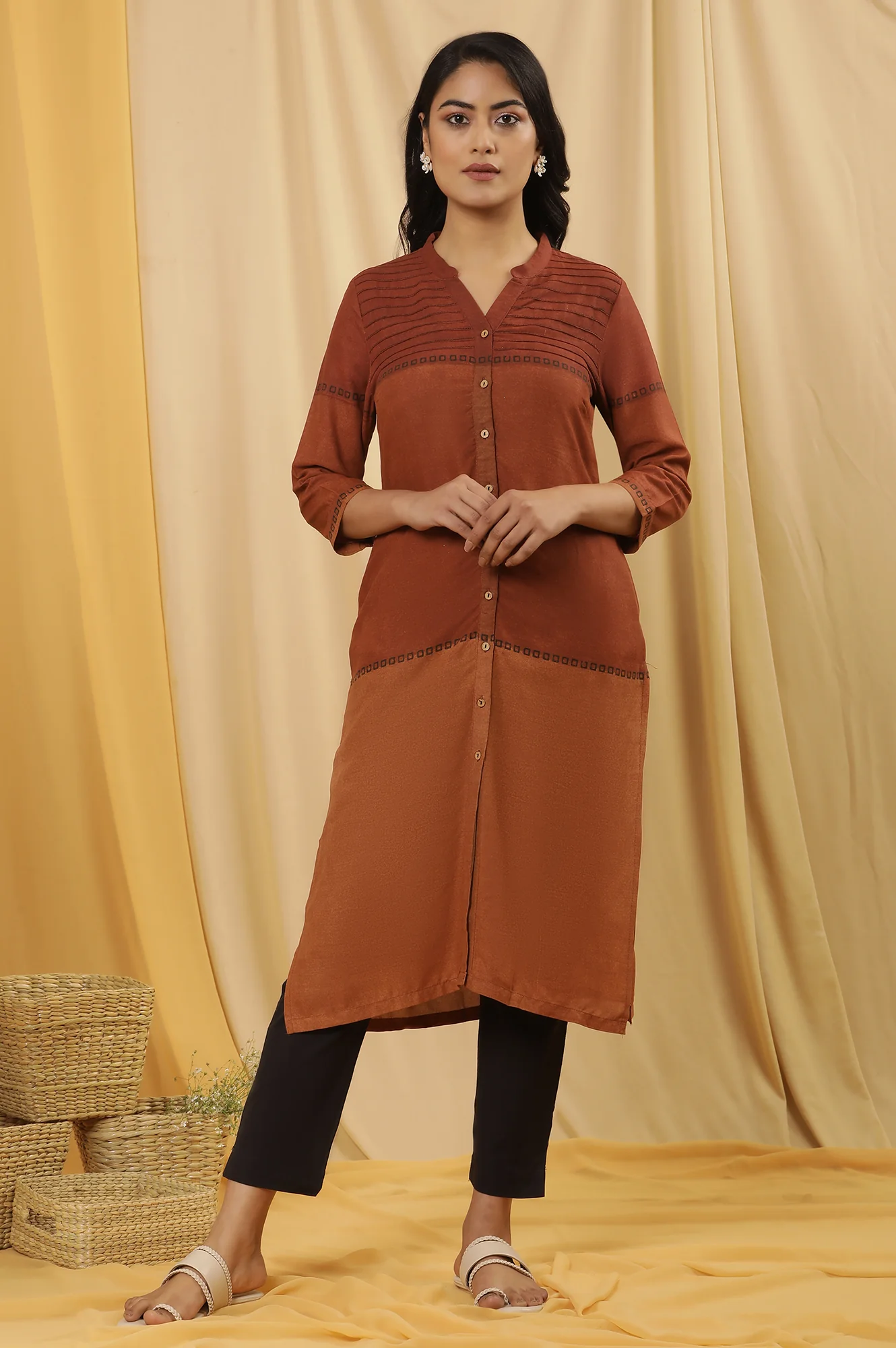 Red Pintuck Printed Kurta And Trousers Set - Image 2
