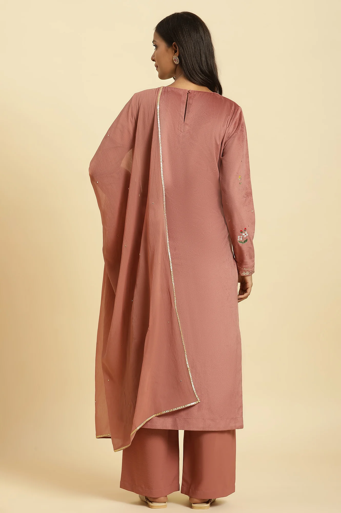 Salmon Pink Micro Velvet Embroidered Kurta, Pants And Dupatta Set - Image 4