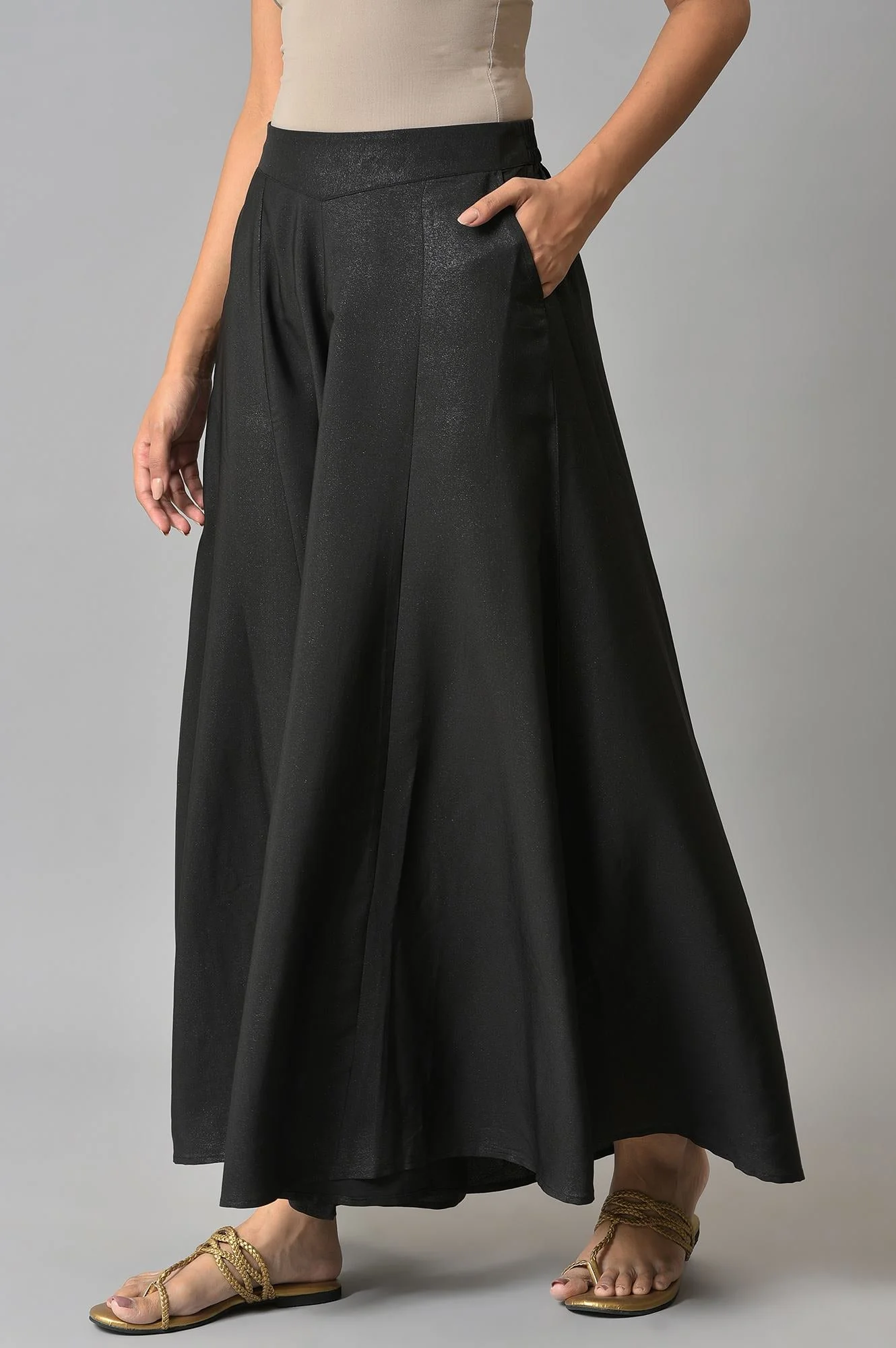 Elleven Women's Black Solid Flared Woven Palazzo With Side Pockets - Image 3