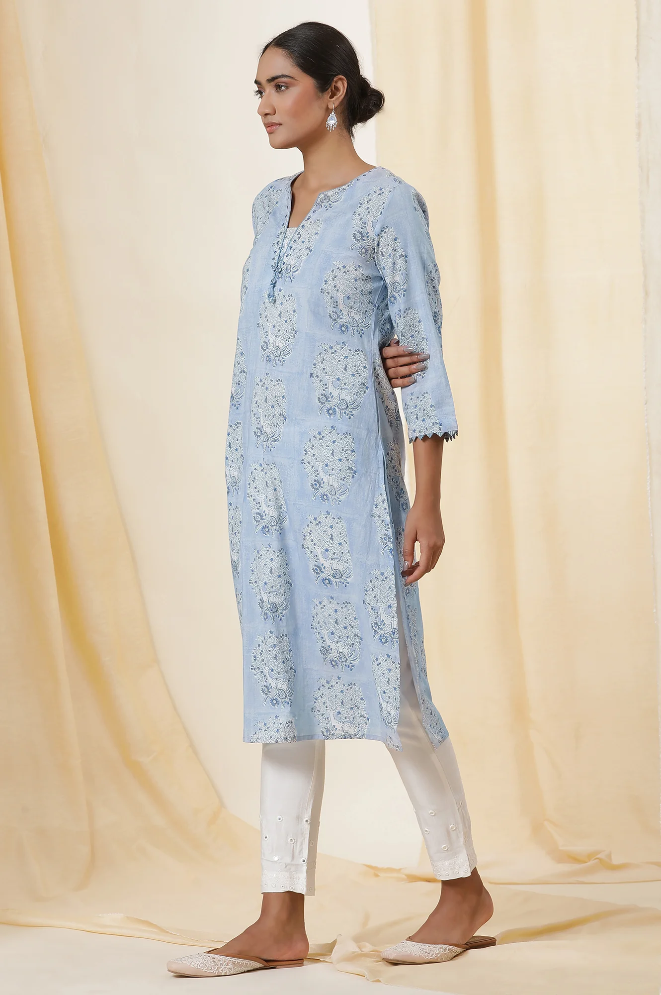 Snow Blue Deer Print V-Neck Kurta - Image 3