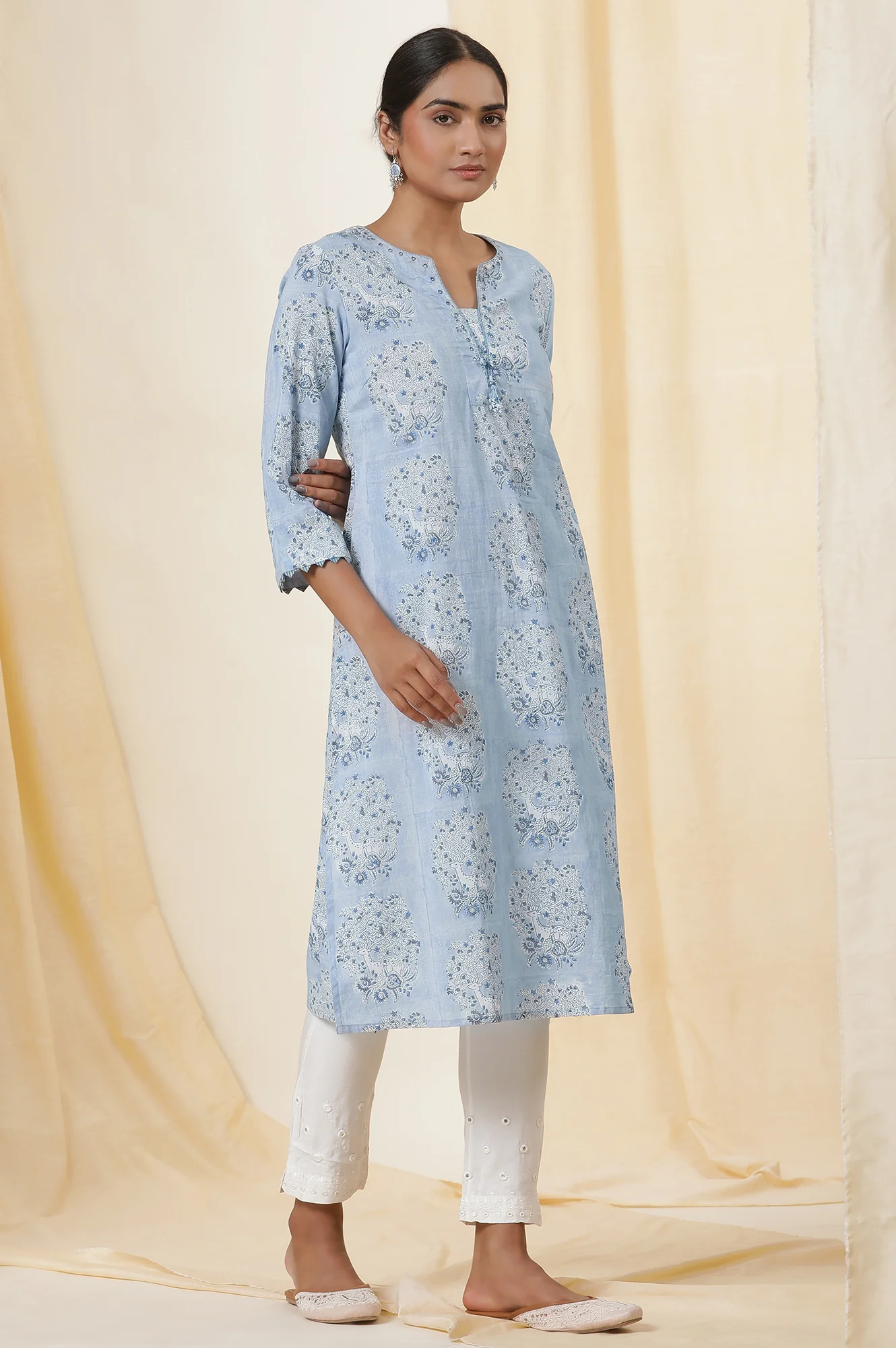 Snow Blue Deer Print V-Neck Kurta - Image 5